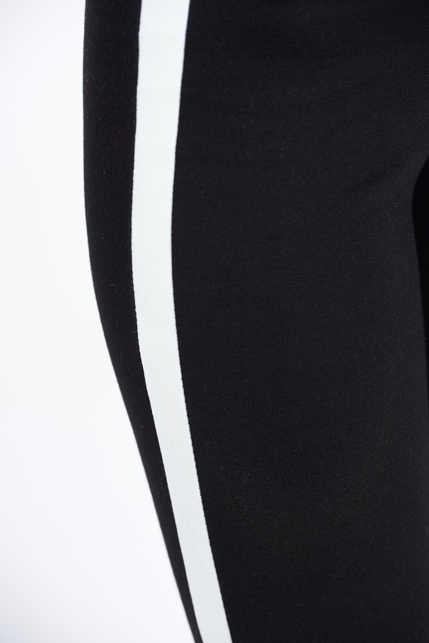 Pantaloni negri casual conici cu talie inalta cu dunga verticala alba 5 - StarShinerS.ro