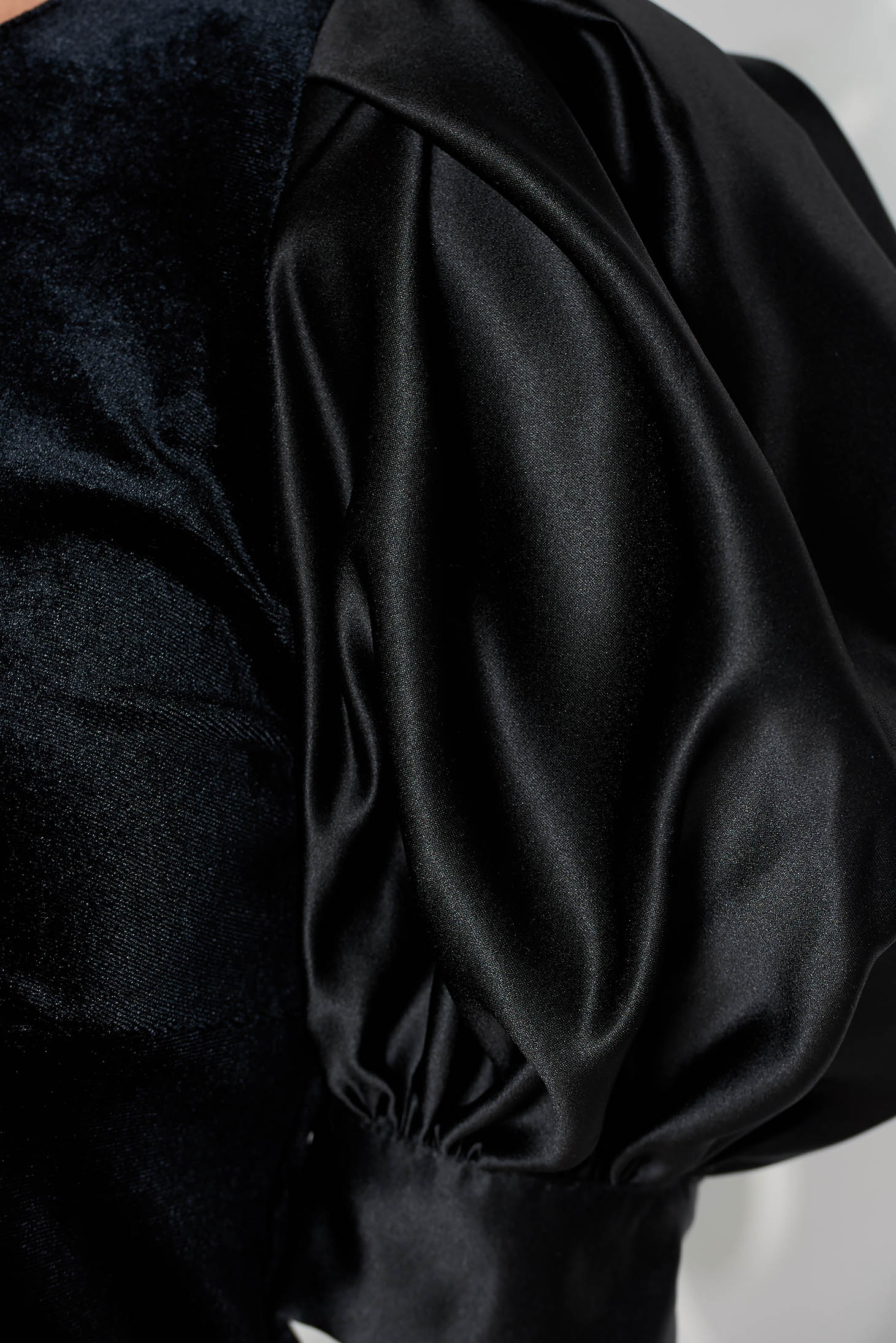 Ana Radu black occasional velvet dress with puffed sleeves accessorized ...