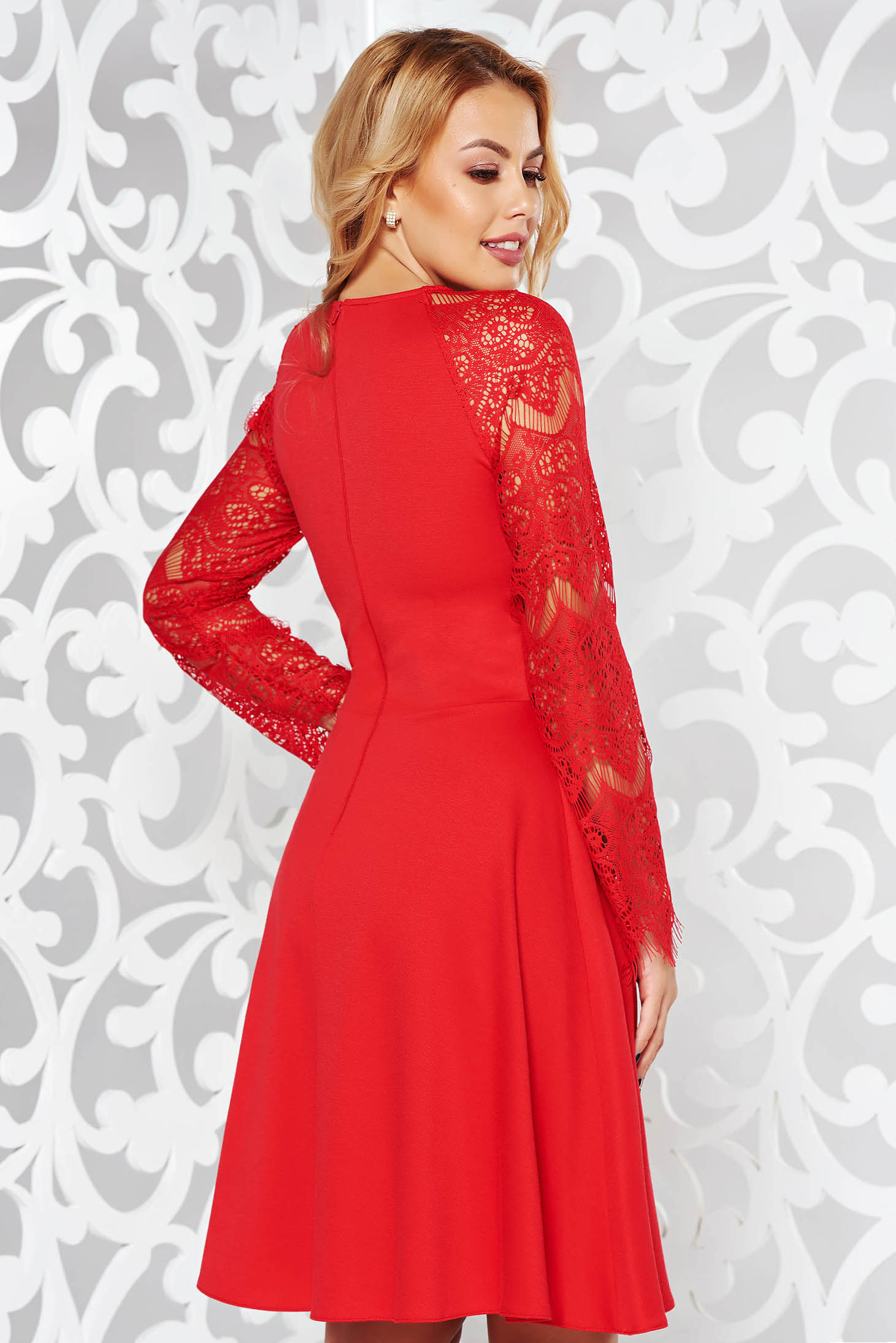 StarShinerS red dress with laced sleeves elegant cloche