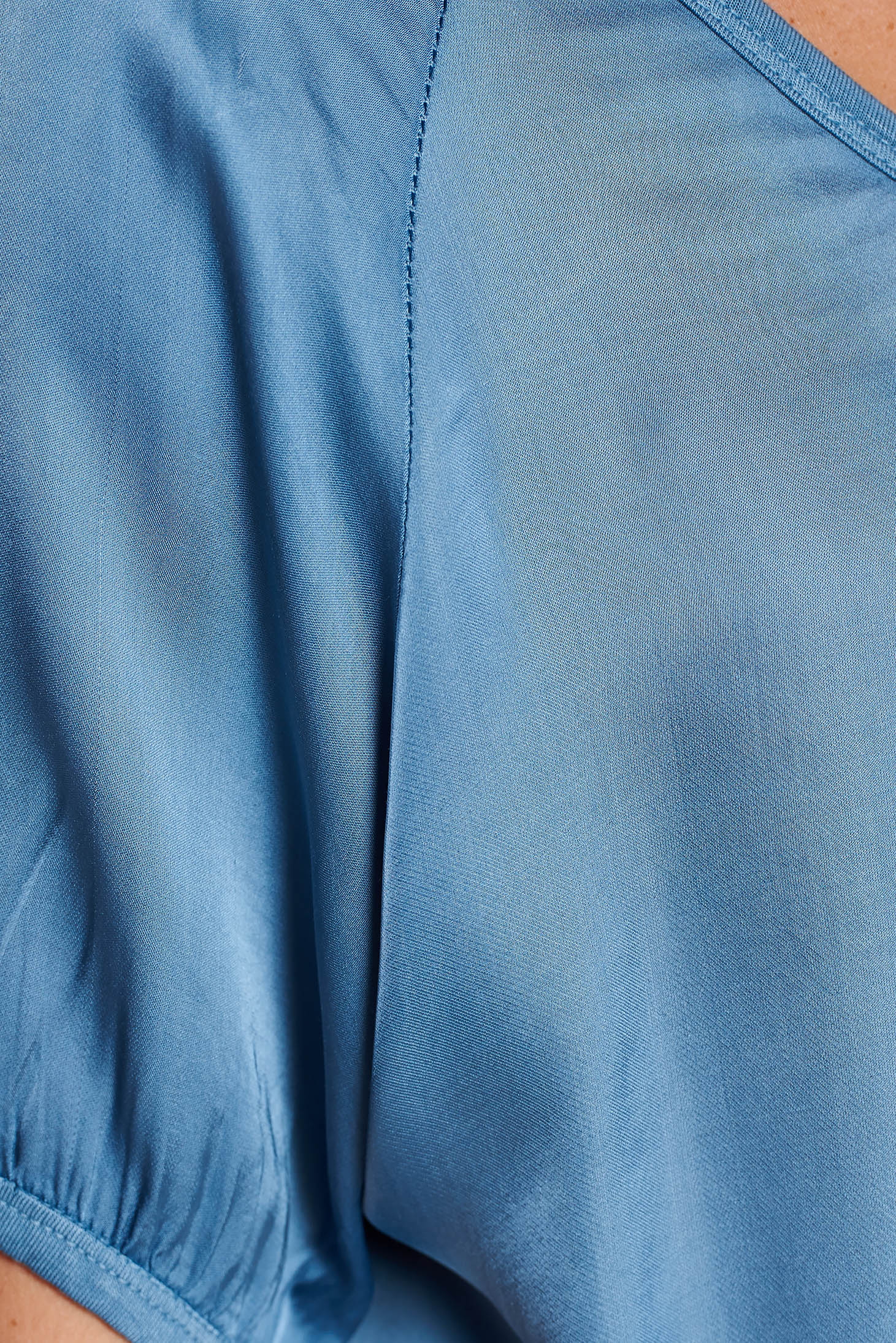 Tricou gri-inchis casual asimetric cu croi larg din material satinat 5 - StarShinerS.ro