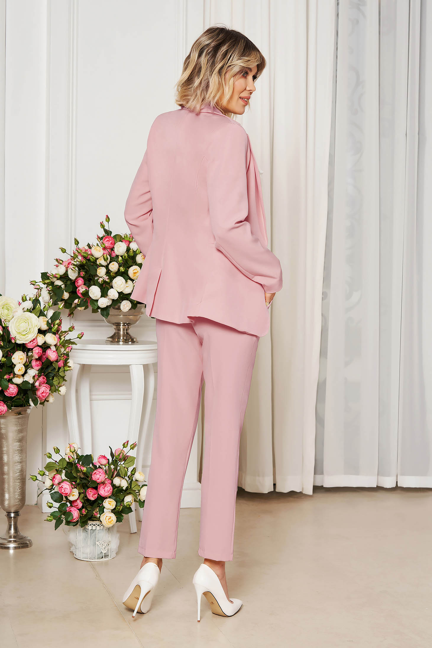 Világos rózsaszínű irodai egyenes szabású zsebes nadrág enyhén rugalmas szövetből 2 - StarShinerS.hu