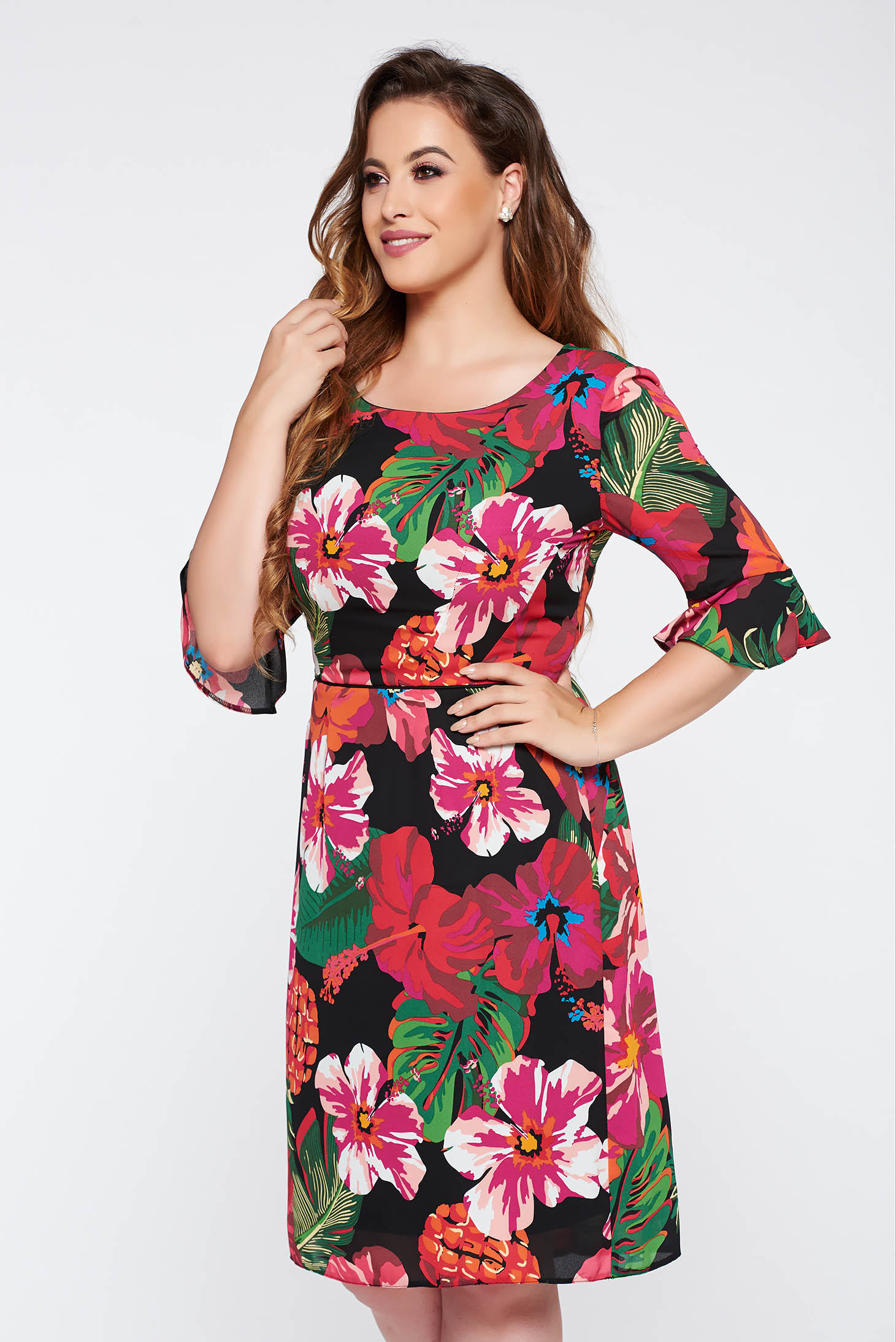 Rochie neagra eleganta in clos din material vaporos captusita pe interior cu imprimeuri florale