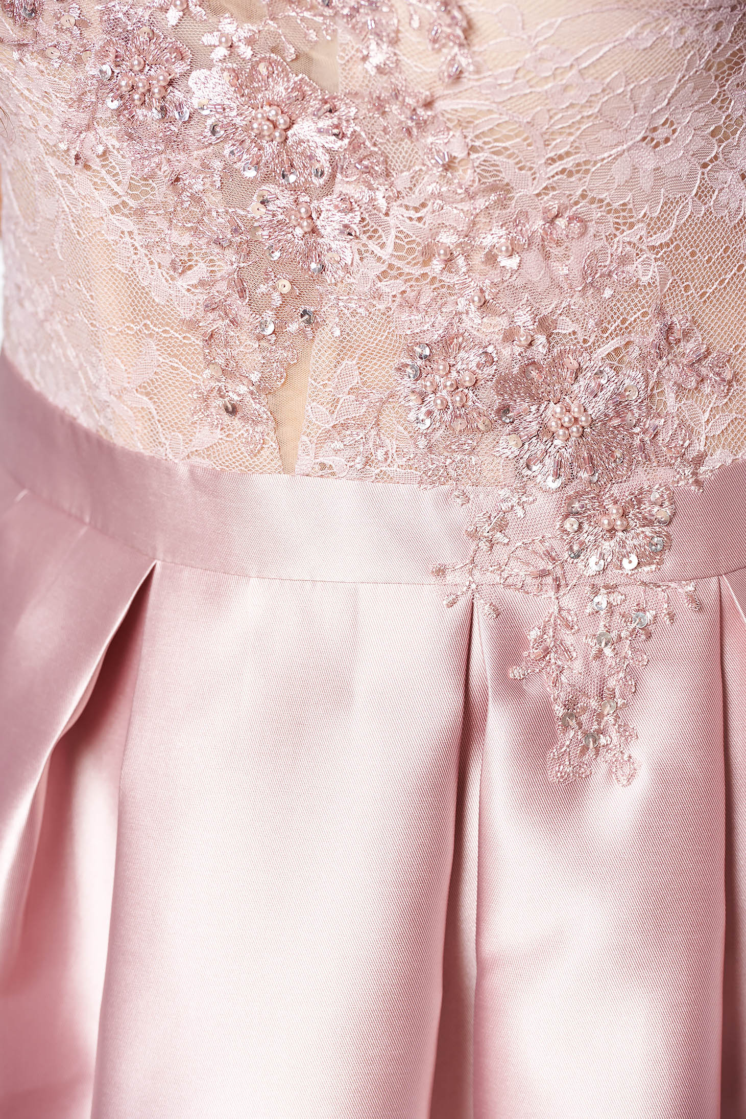 Rózsaszínű LaDonna alkalmi deréktól bővülő szabás ruha szatén anyagból gyöngyös díszítés 3 - StarShinerS.hu