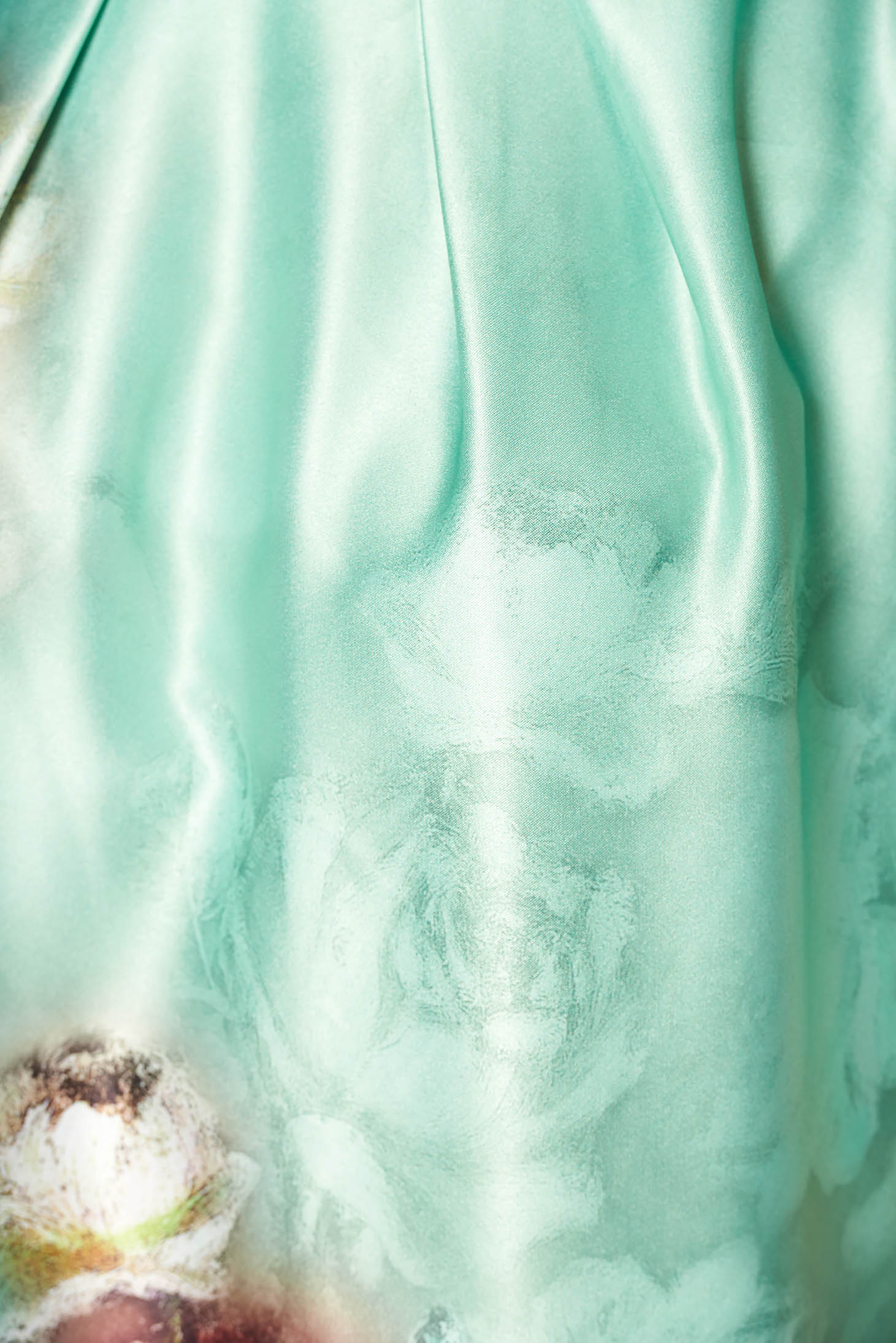 Rochie verde-deschis eleganta cu maneca scurta cu croi larg din material satinat cu imprimeu floral 4 - StarShinerS.ro