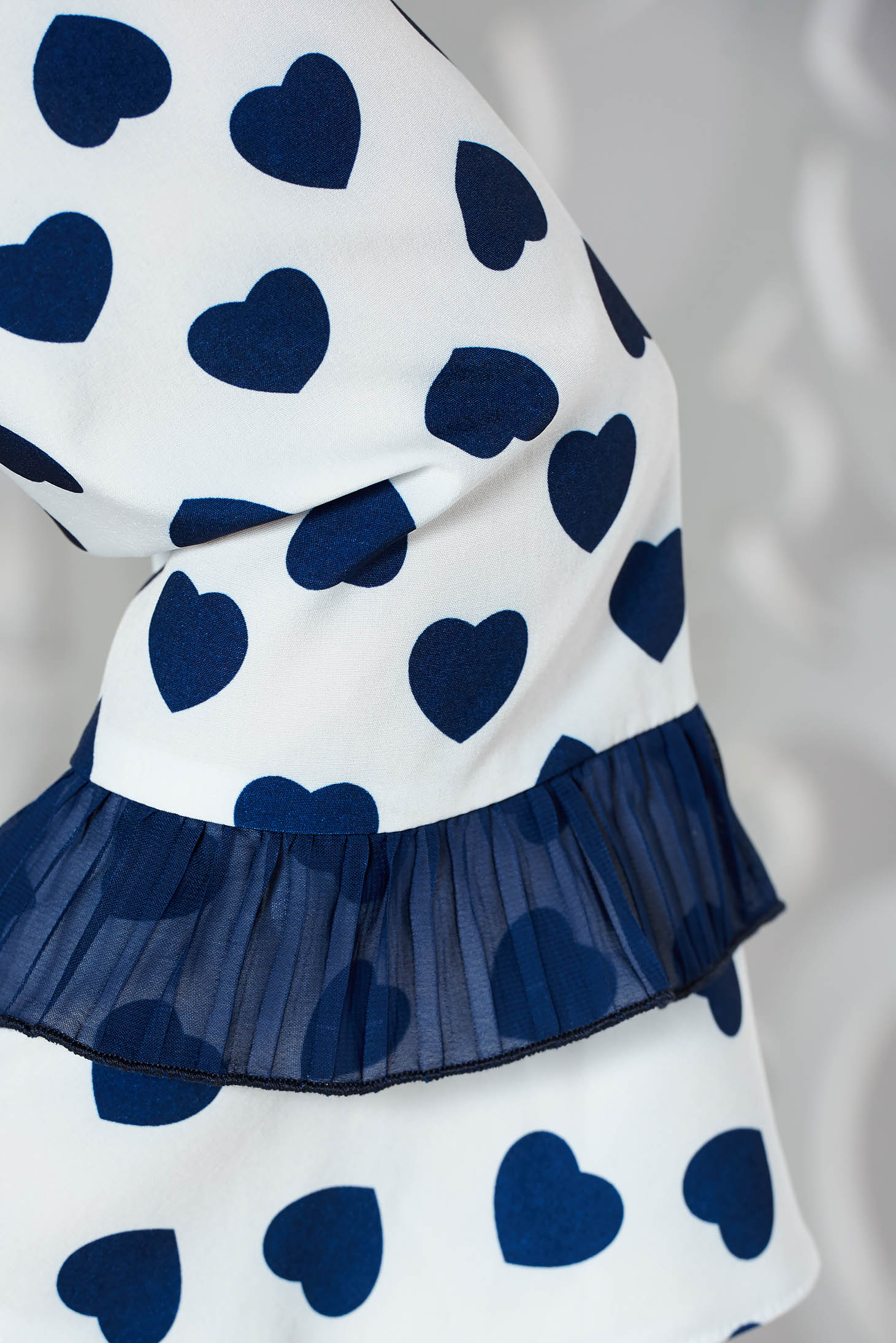 Bluza dama albastra cu maneca 3/4 cu croi larg din material usor elastic cu volanase la maneca 4 - StarShinerS.ro
