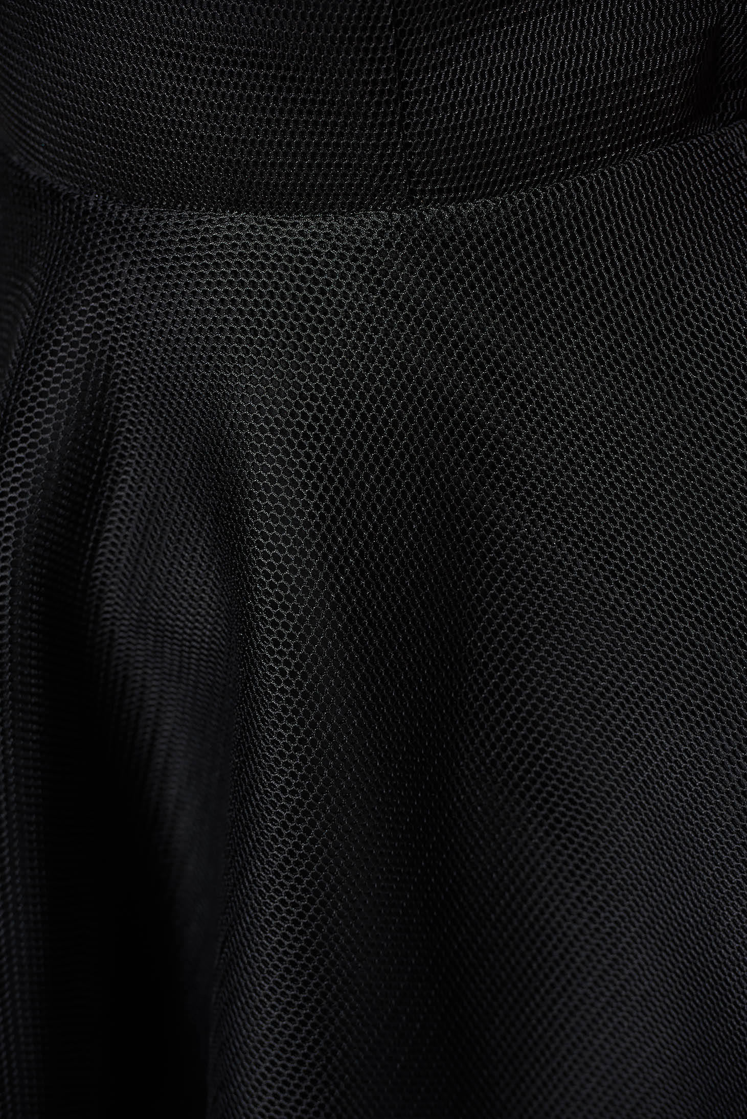 Rochie neagra de ocazie asimetrica in clos din material tip plasa captusita pe interior fara maneci 4 - StarShinerS.ro