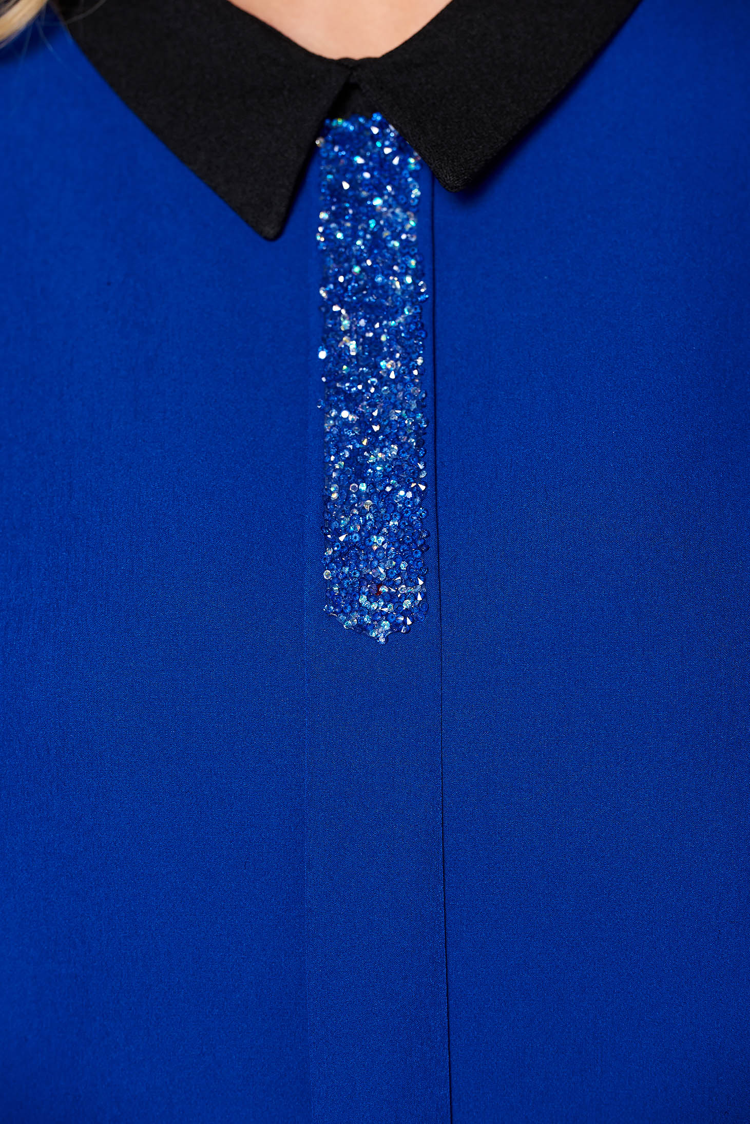 Rochie albastra eleganta cu croi larg din material usor elastic cu aplicatii stralucitoare si cu buzunare 4 - StarShinerS.ro