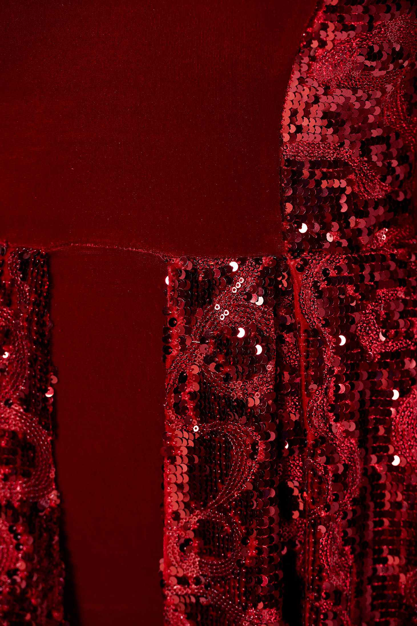 Piros StarShinerS alkalmi ruha szűk szabás v-dekoltázzsal bársony flitterrel 4 - StarShinerS.hu
