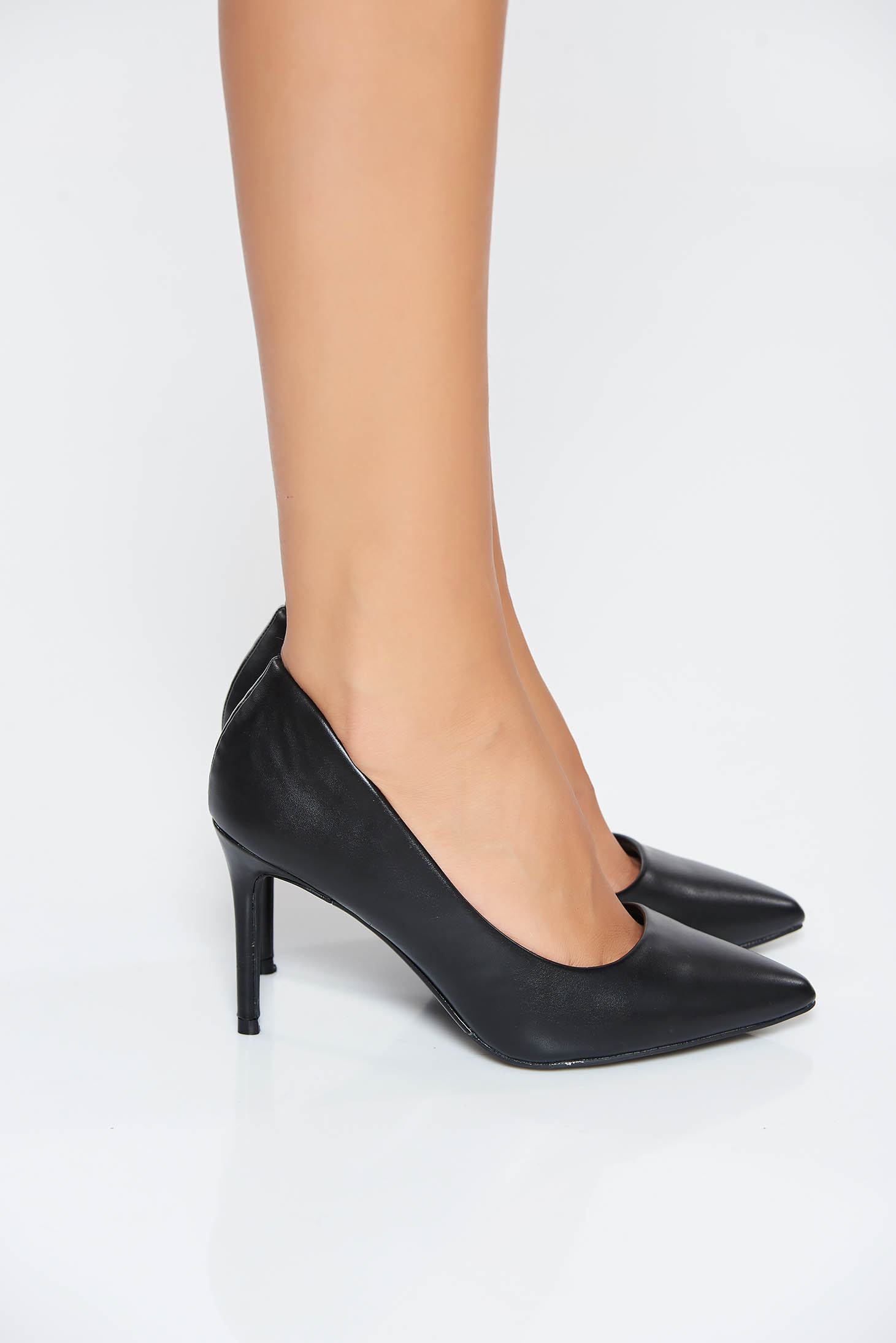 Black with high heels shoes slightly pointed toe tip