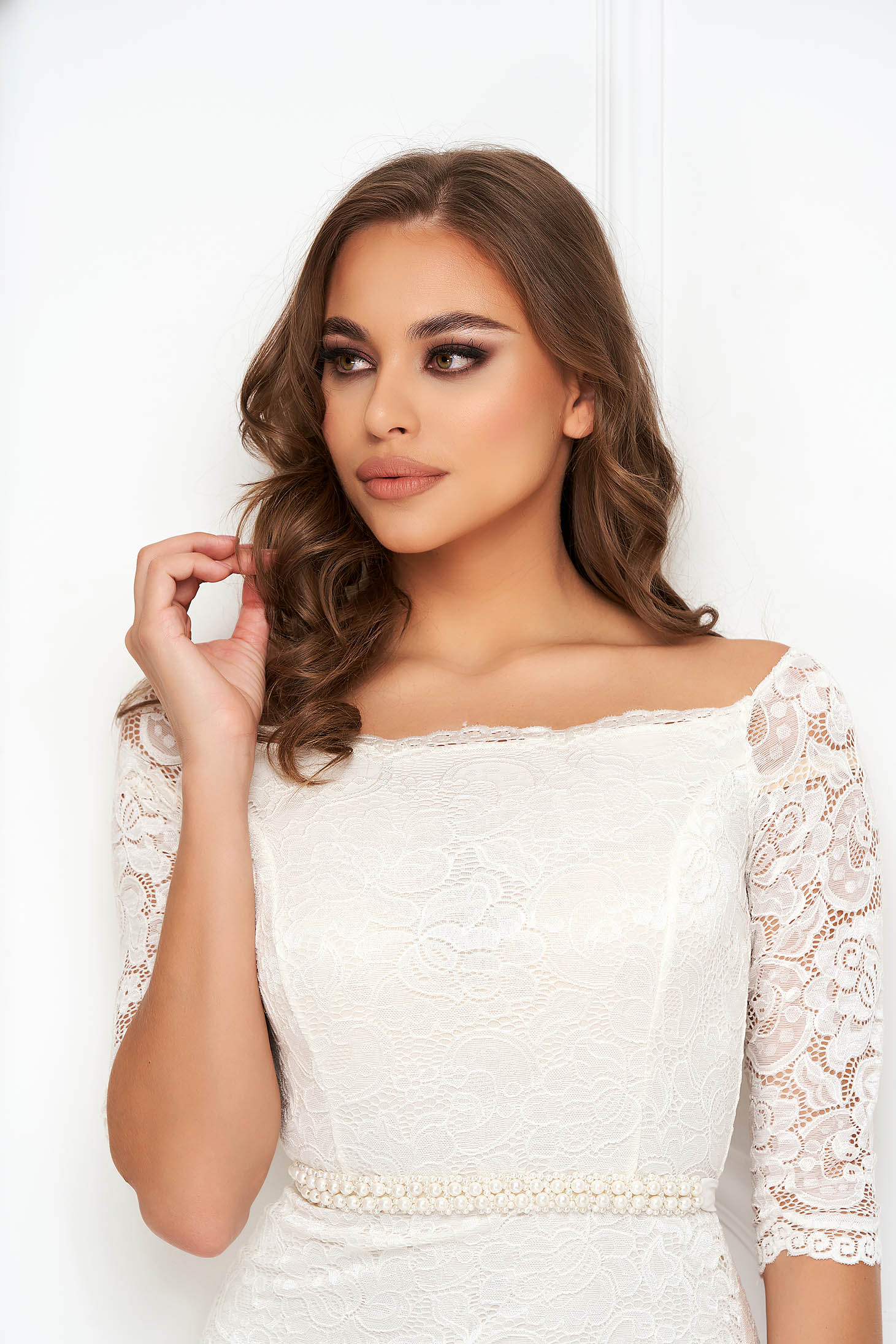 Rochie din dantela alba midi cu un croi mulat si umeri goi - StarShinerS 7 - StarShinerS.ro