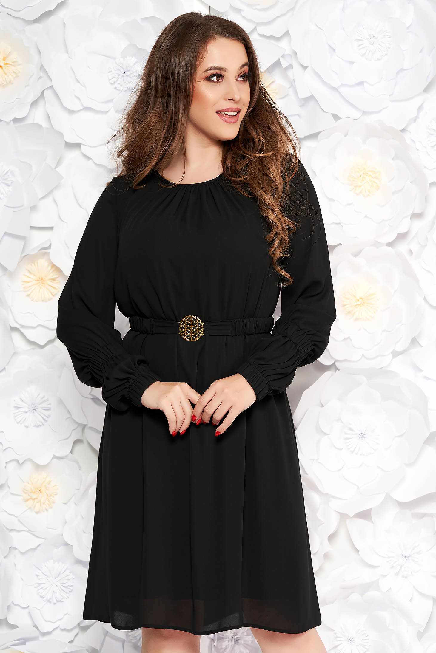 Fekete LaDonna elegáns bő szabású ruha fátyol belső béléssel övvel ellátva