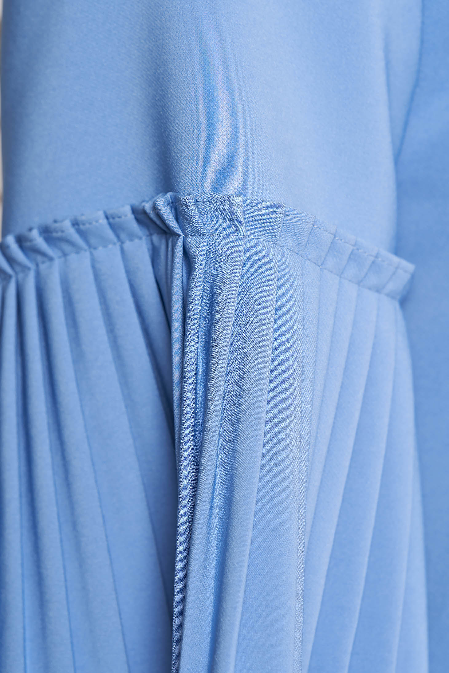 Rochie albastra-deschis eleganta midi cu un croi drept din stofa usor elastica 5 - StarShinerS.ro