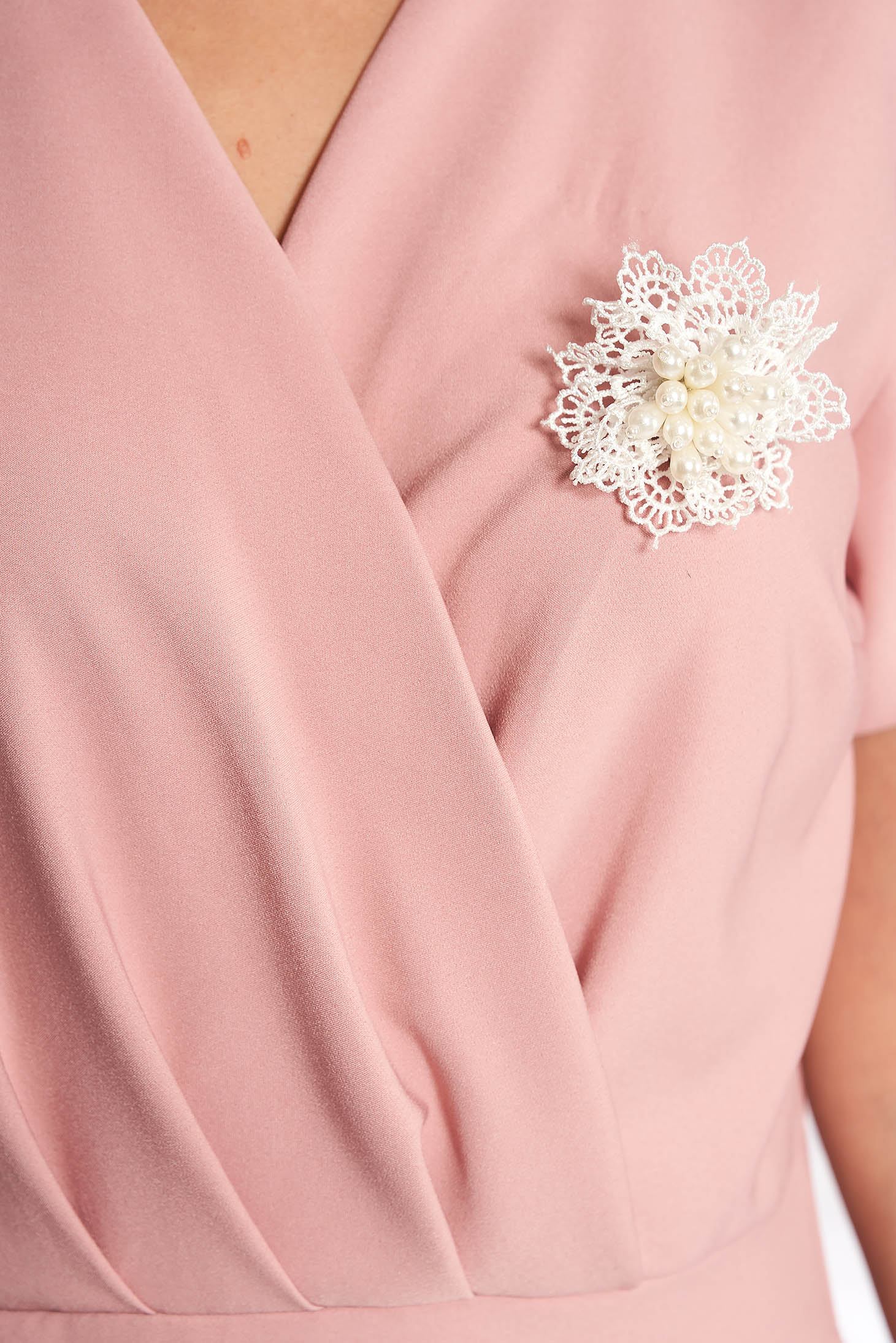 Rózsaszínű elegáns harang ruha vékony, rugalmas szövet bross kiegészítővel 4 - StarShinerS.hu