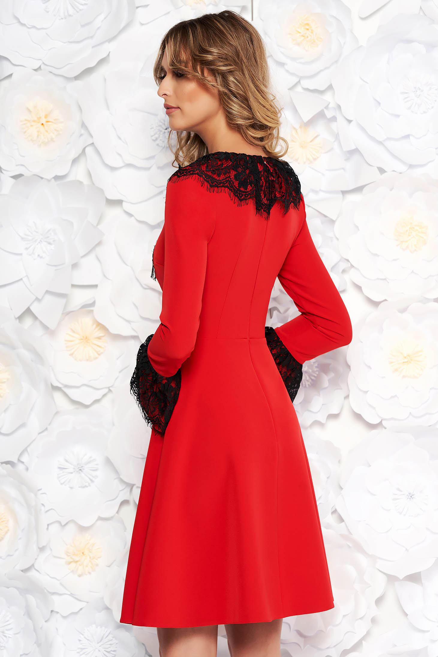 Piros elegáns harang ruha enyhén rugalmas szövet belső béléssel csipke díszítéssel 2 - StarShinerS.hu