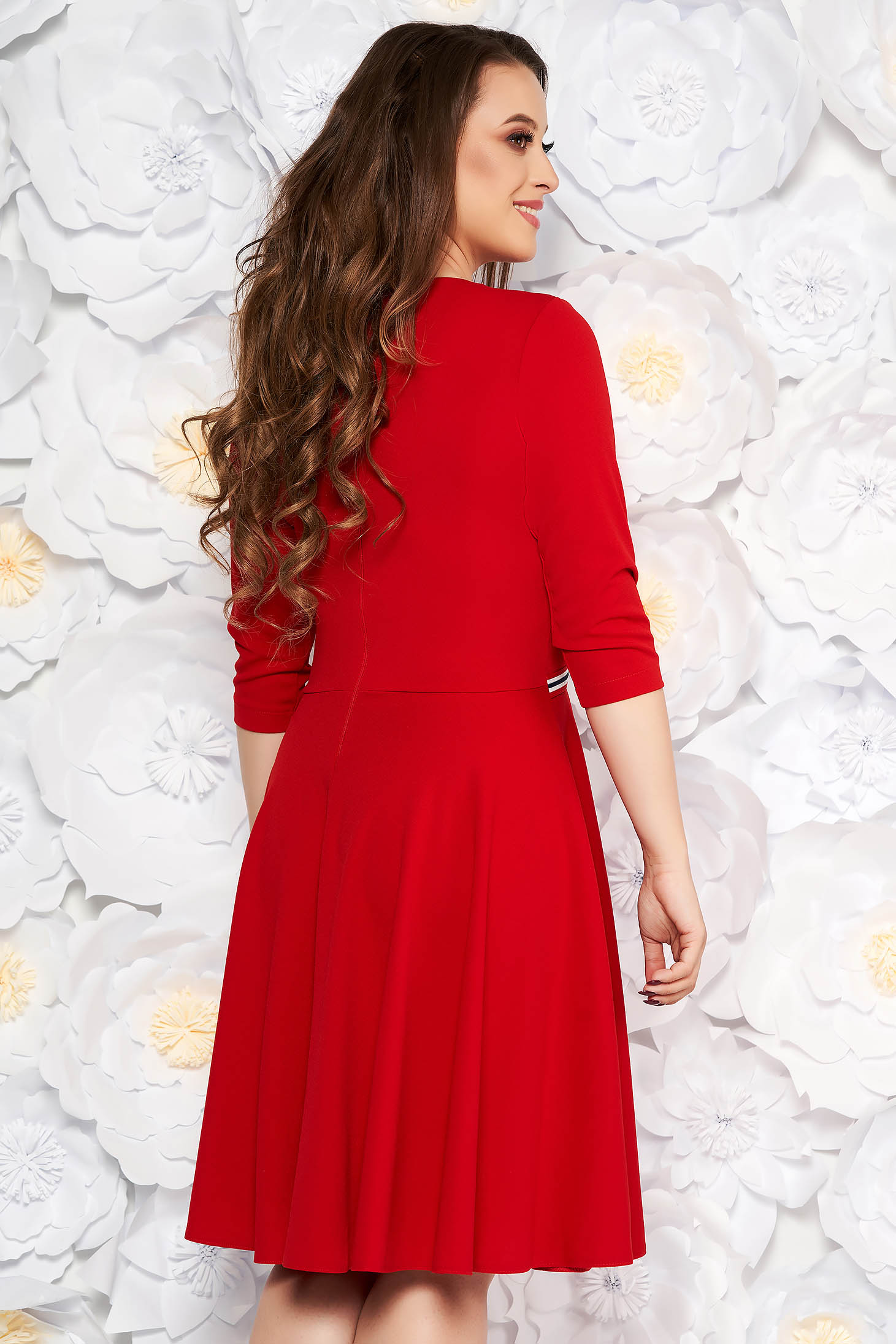 Rochie din material elastic rosie pana la genunchi in clos cu decolteu in v - StarShinerS 2 - StarShinerS.ro