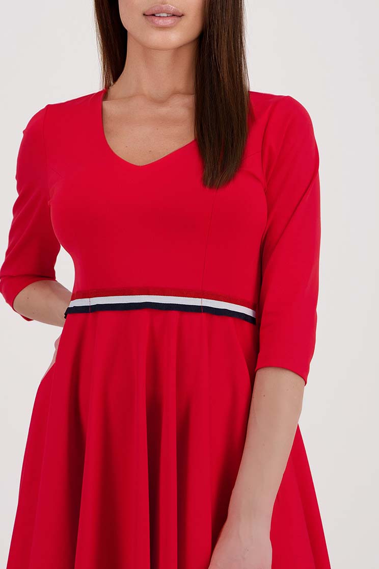 Rochie din material elastic rosie pana la genunchi in clos cu decolteu in v - StarShinerS 4 - StarShinerS.ro