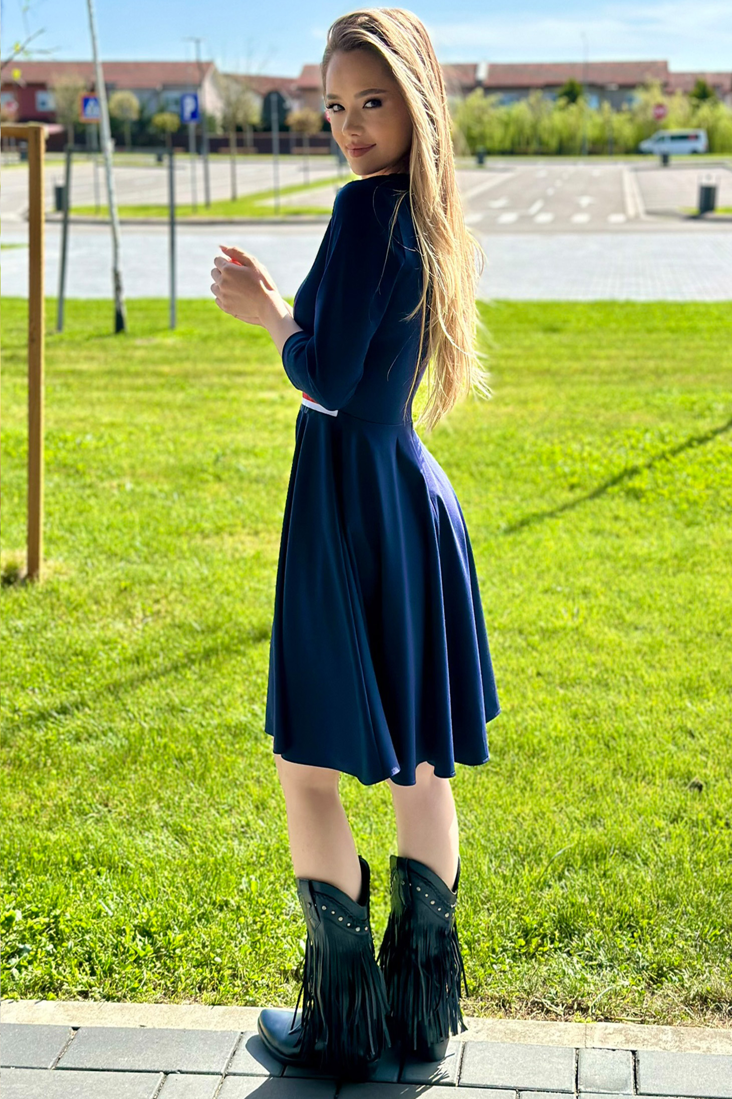 Dark blue dress crepe cloche with v-neckline - StarShinerS 2 - StarShinerS.com