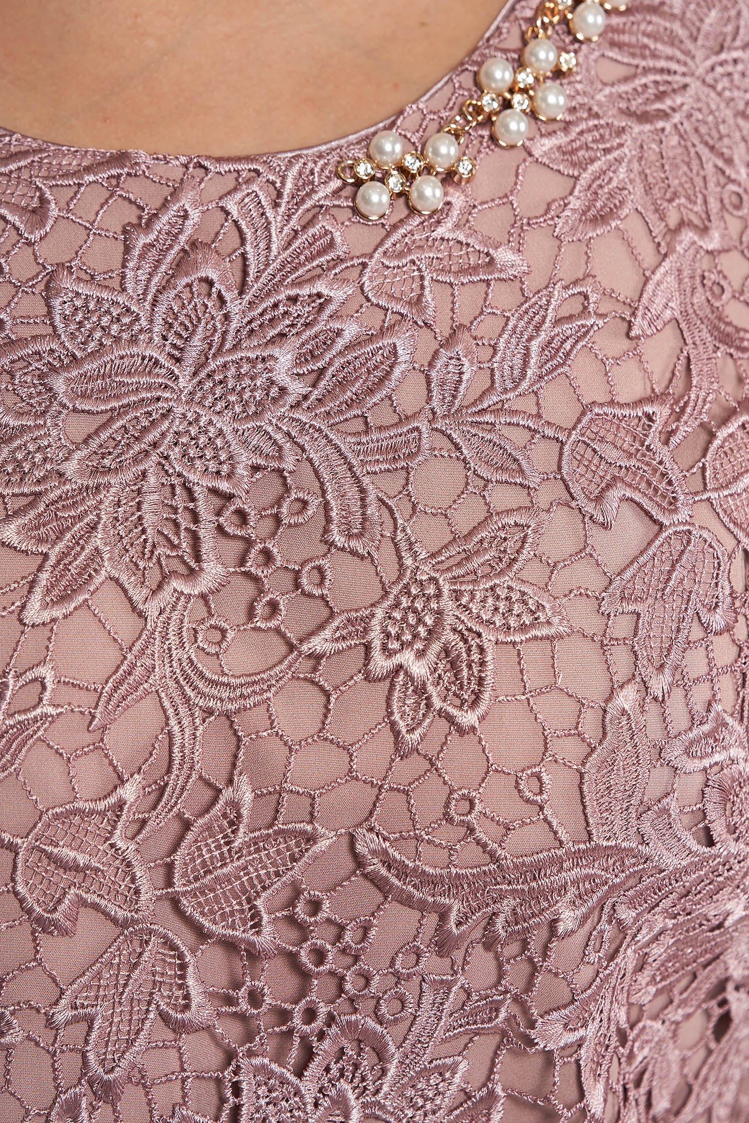 Rózsaszínű alkalmi midi ruha 3/4-es ujjakkal szűk szabás enyhén elasztikus szövet csipkés átfedés 4 - StarShinerS.hu