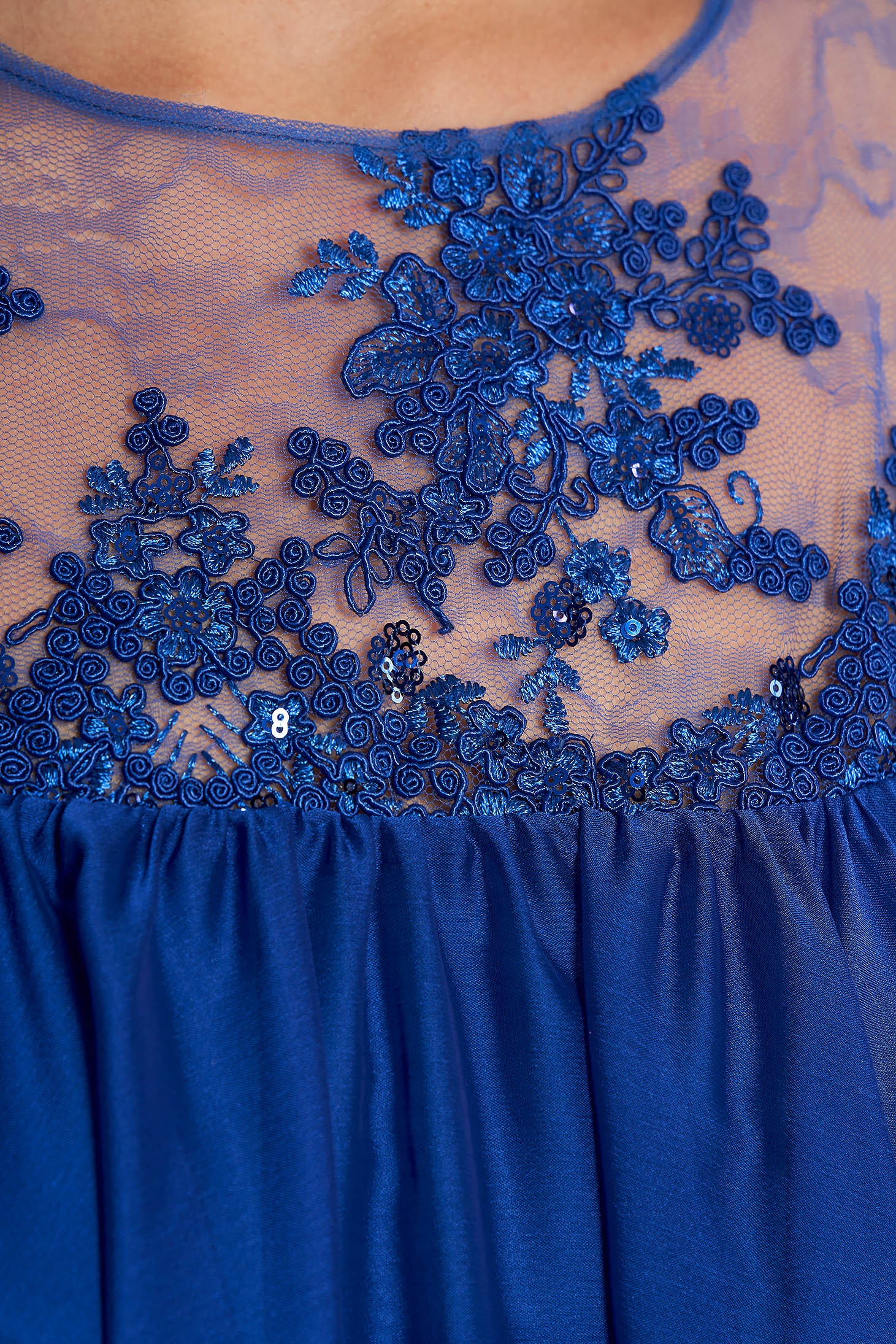 Kék bő szabású alkalmi ruha hímzett betétekkel muszlinból és béléssel 4 - StarShinerS.hu