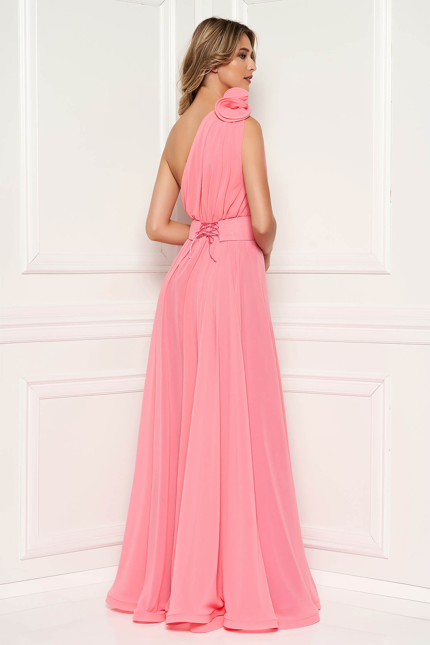 Rózsaszínű Ana Radu hosszú harang ruha fátyol belső béléssel övvel ellátva 2 - StarShinerS.hu