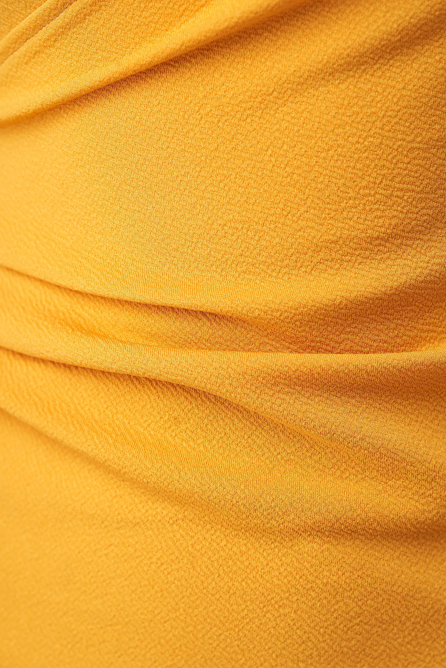 Midi ceruza texturált krepp ruha - mustársárga, átlapolt dekoltázzsal - StarShinerS 6 - StarShinerS.hu