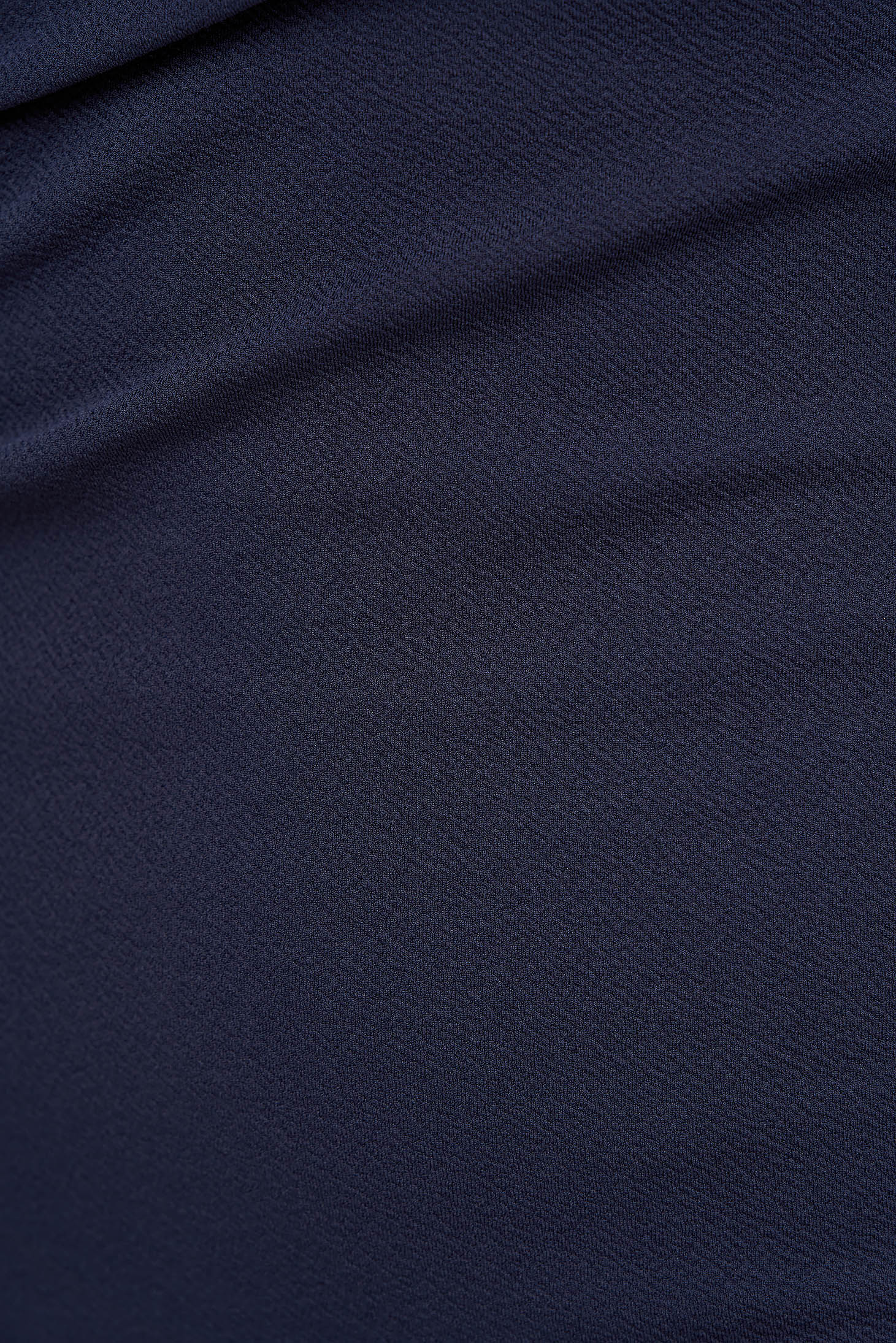 Midi ceruza texturált krepp ruha - sötétkék, átlapolt dekoltázzsal - StarShinerS 5 - StarShinerS.hu