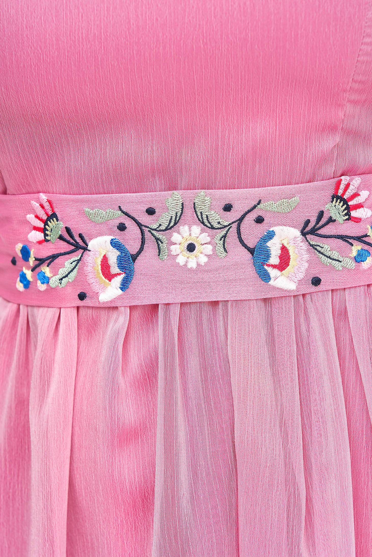 Rochie din material vaporos roz prafuit midi in clos cu broderie florala realizata in atelierele proprii- StarShinerS 5 - StarShinerS.ro