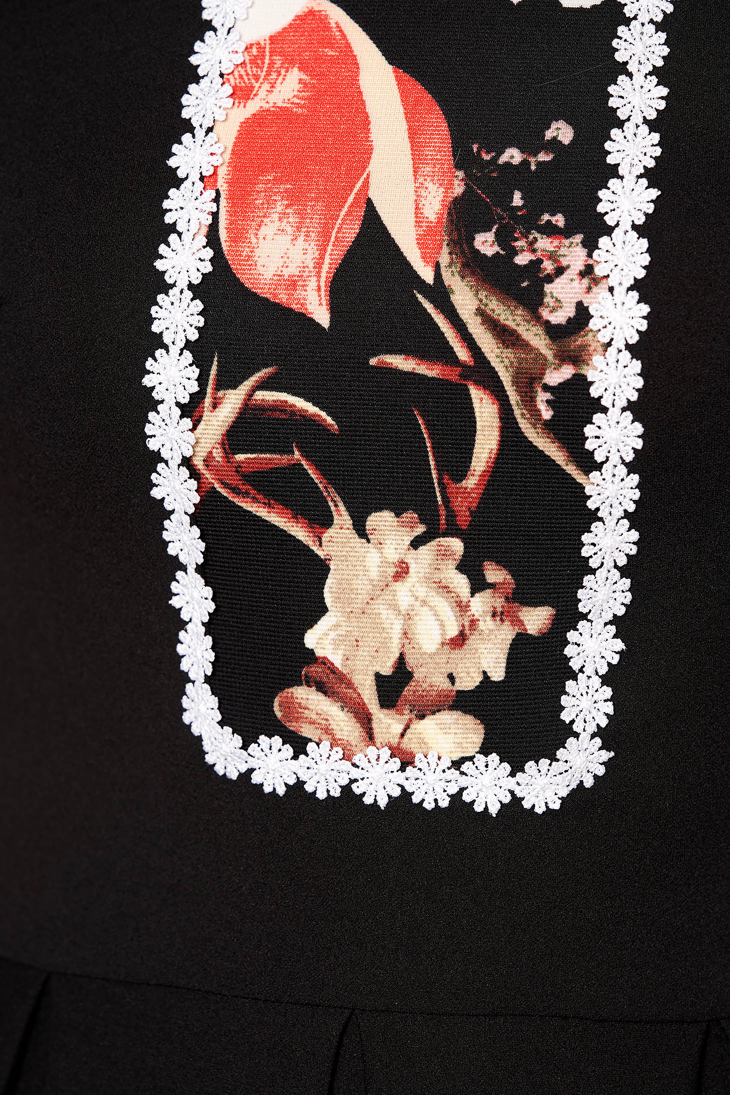 Rochie neagra eleganta scurta in clos cu maneci trei-sferturi fara captuseala cu imprimeu floral si decolteu rotunjit 4 - StarShinerS.ro