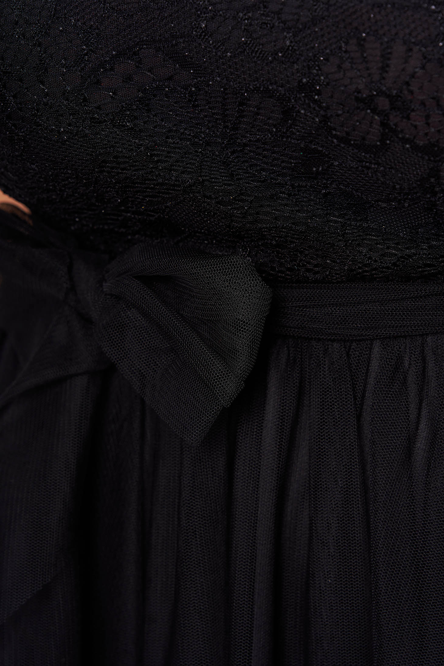 Fekete StarShinerS midi alkalmi harang ruha csipkés anyagból övvel ellátva 4 - StarShinerS.hu
