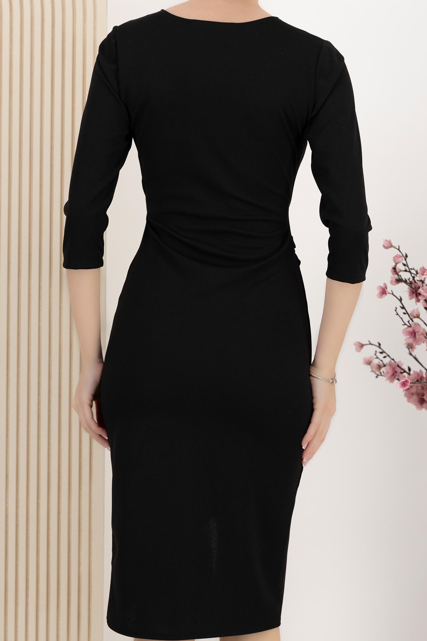 Rochie din crep neagra pana la genunchi tip creion cu decolteu petrecut - StarShinerS 4 - StarShinerS.ro