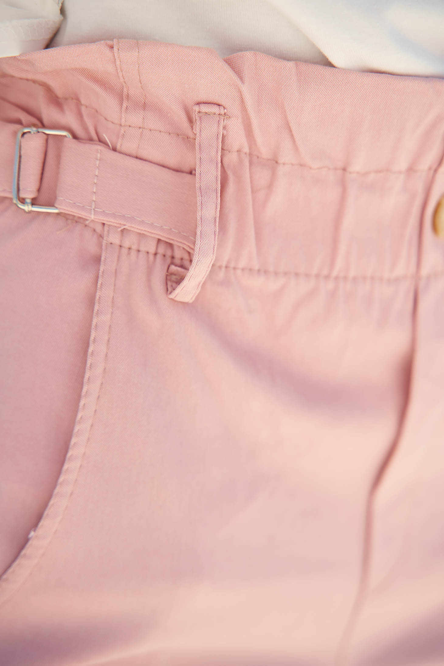 Púder rózsaszínű magas derekú szűk szabású zsebes casual rövidnadrág 4 - StarShinerS.hu