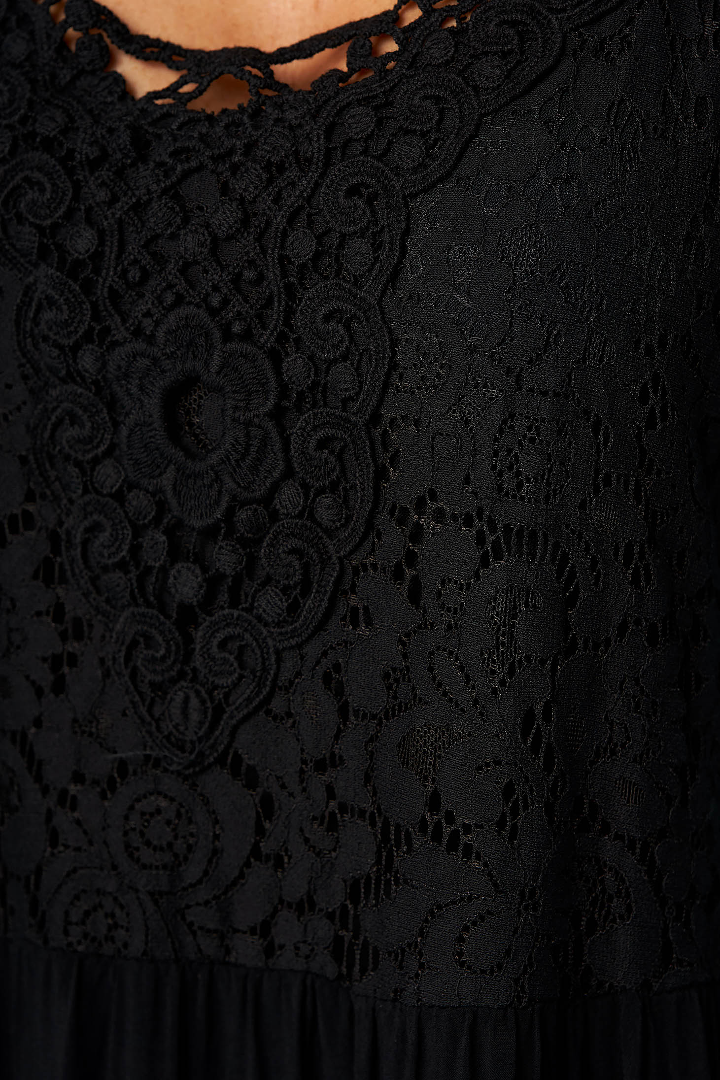 Fekete hétköznapi bő szabású ruha kerekített dekoltázssal csipke díszítéssel 4 - StarShinerS.hu