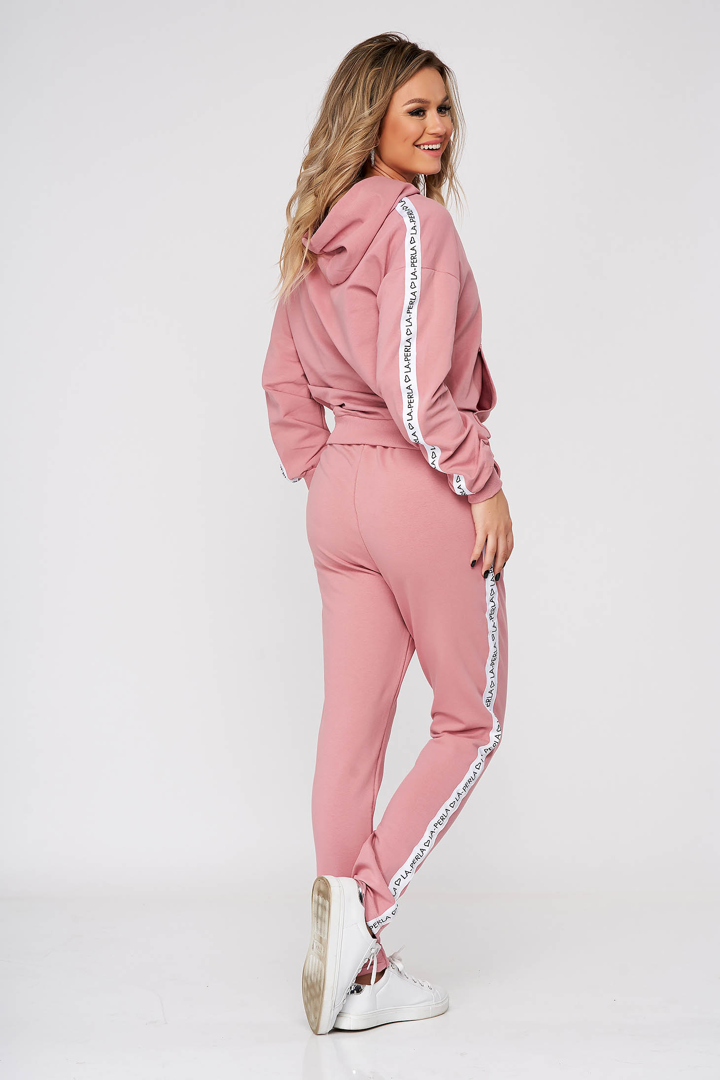 Púder rózsaszínű casual kétrészes nadrágos sportos szettek enyhén elasztikus pamutból 3 - StarShinerS.hu