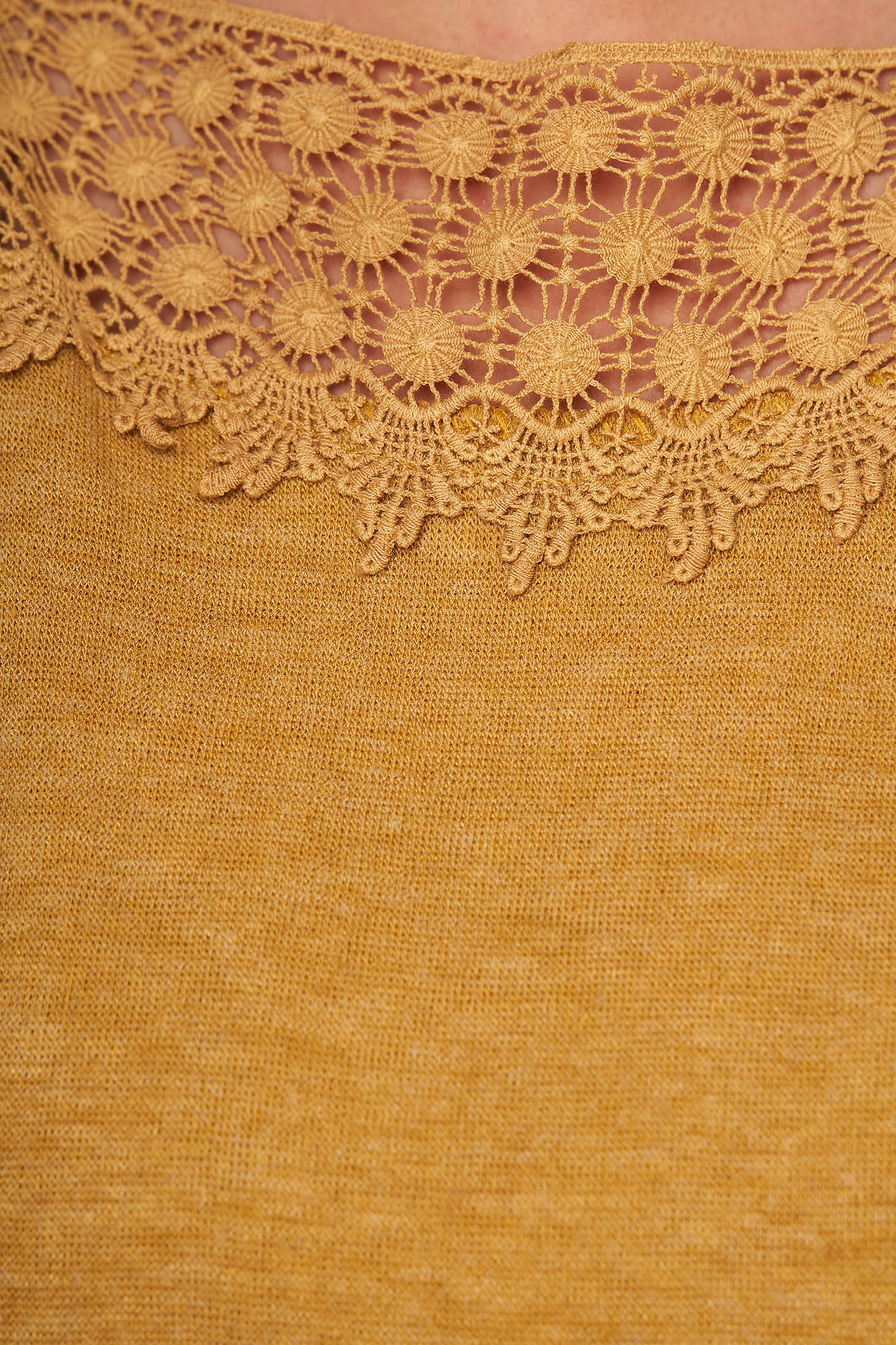 Pulover SunShine mustariu casual lunga din material tricotat cu croi larg si insertii de broderie 2 - StarShinerS.ro