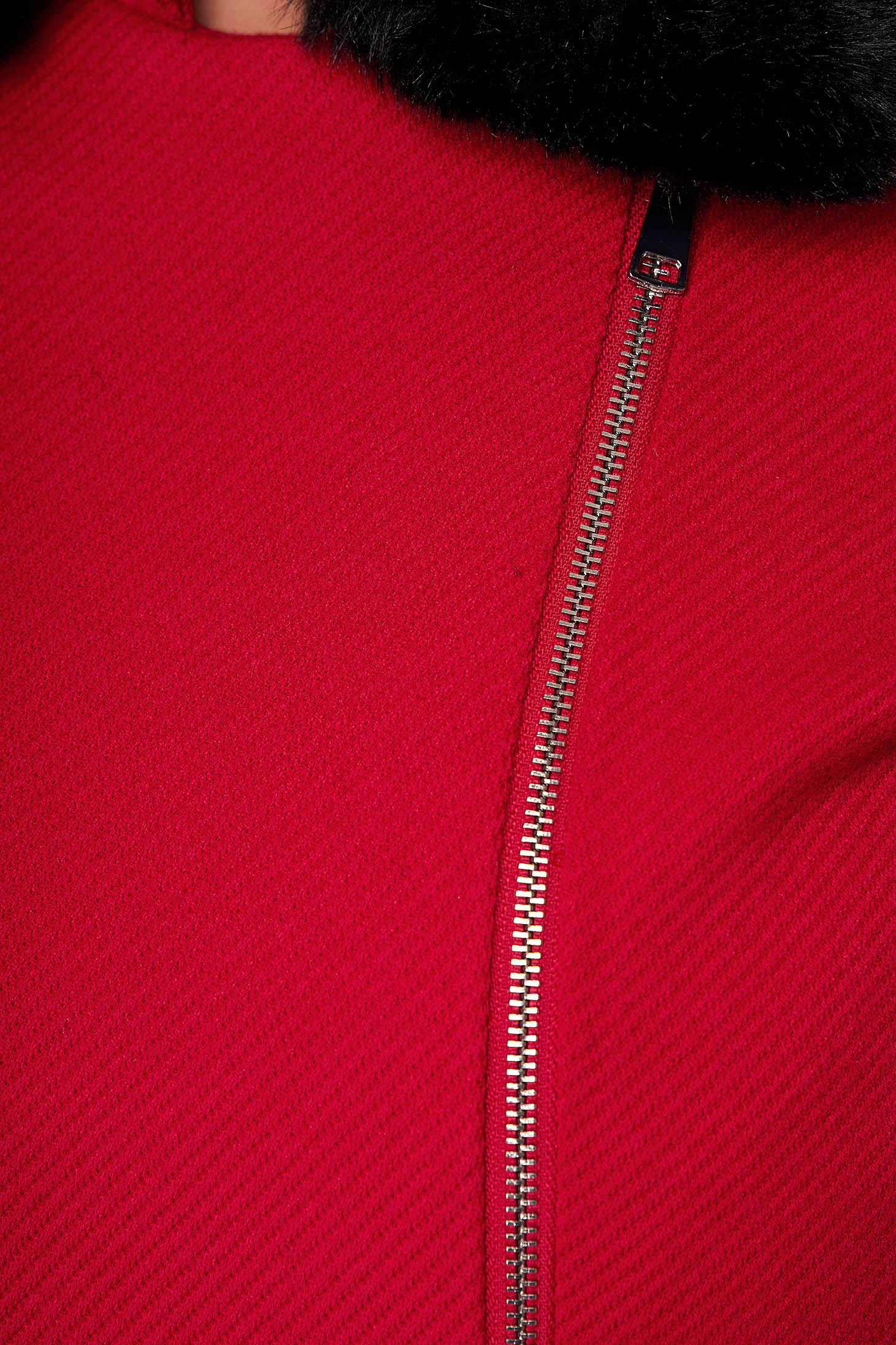 Palton SunShine rosu elegant scurt cu un croi drept din stofa accesorizat cu blana ecologica la guler 4 - StarShinerS.ro