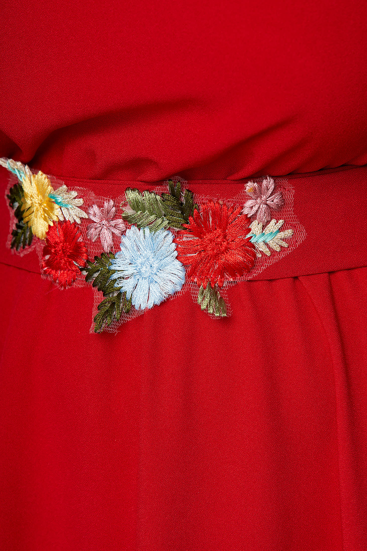 Piros StarShinerS vékony anyag rövid alkalmi ruha virágos hímzés harang alakú gumirozott derékrésszel 5 - StarShinerS.hu