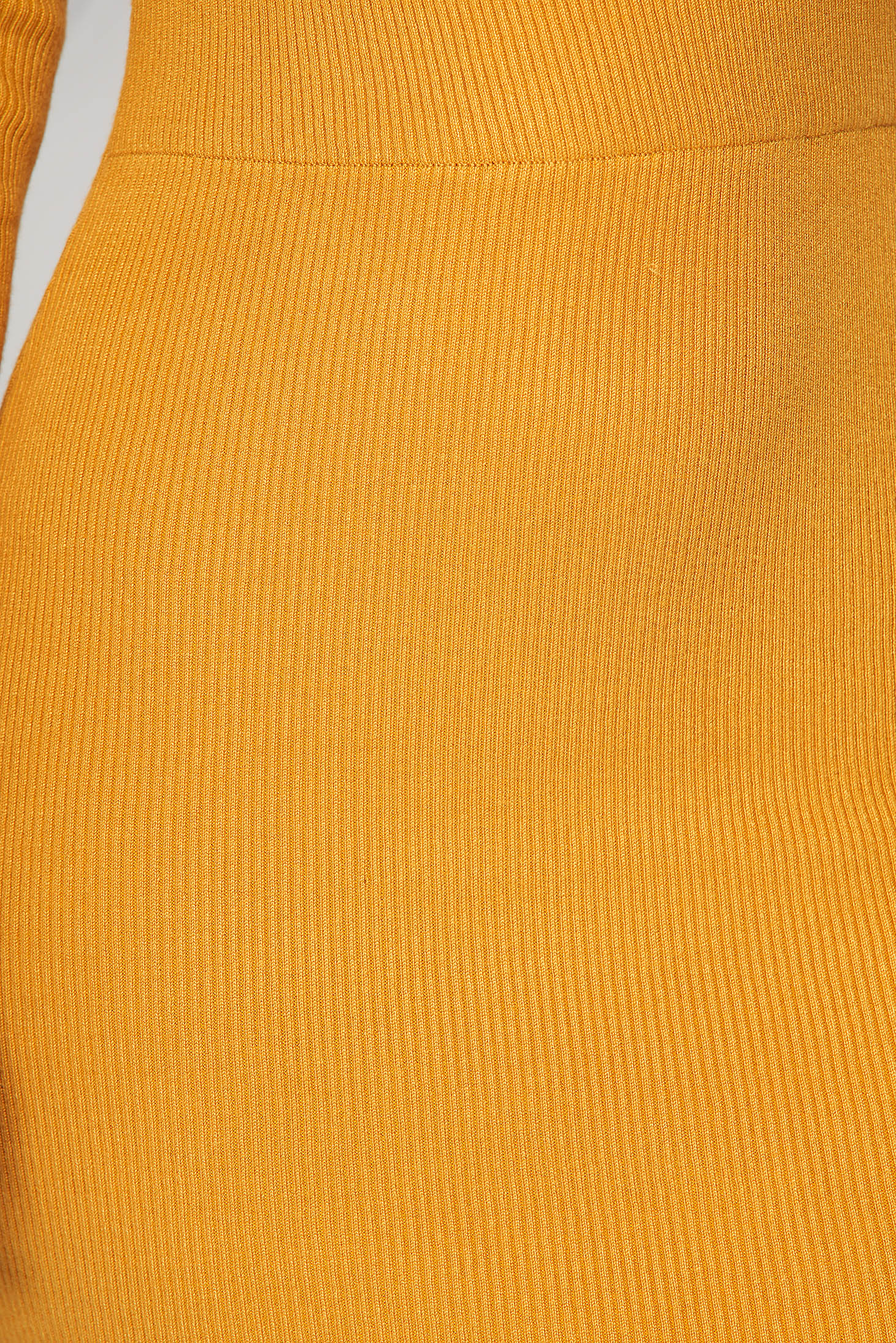 Rochie SunShine mustarie din tricot reiat elastic si fin tip creion cu aplicatii de dantela 4 - StarShinerS.ro