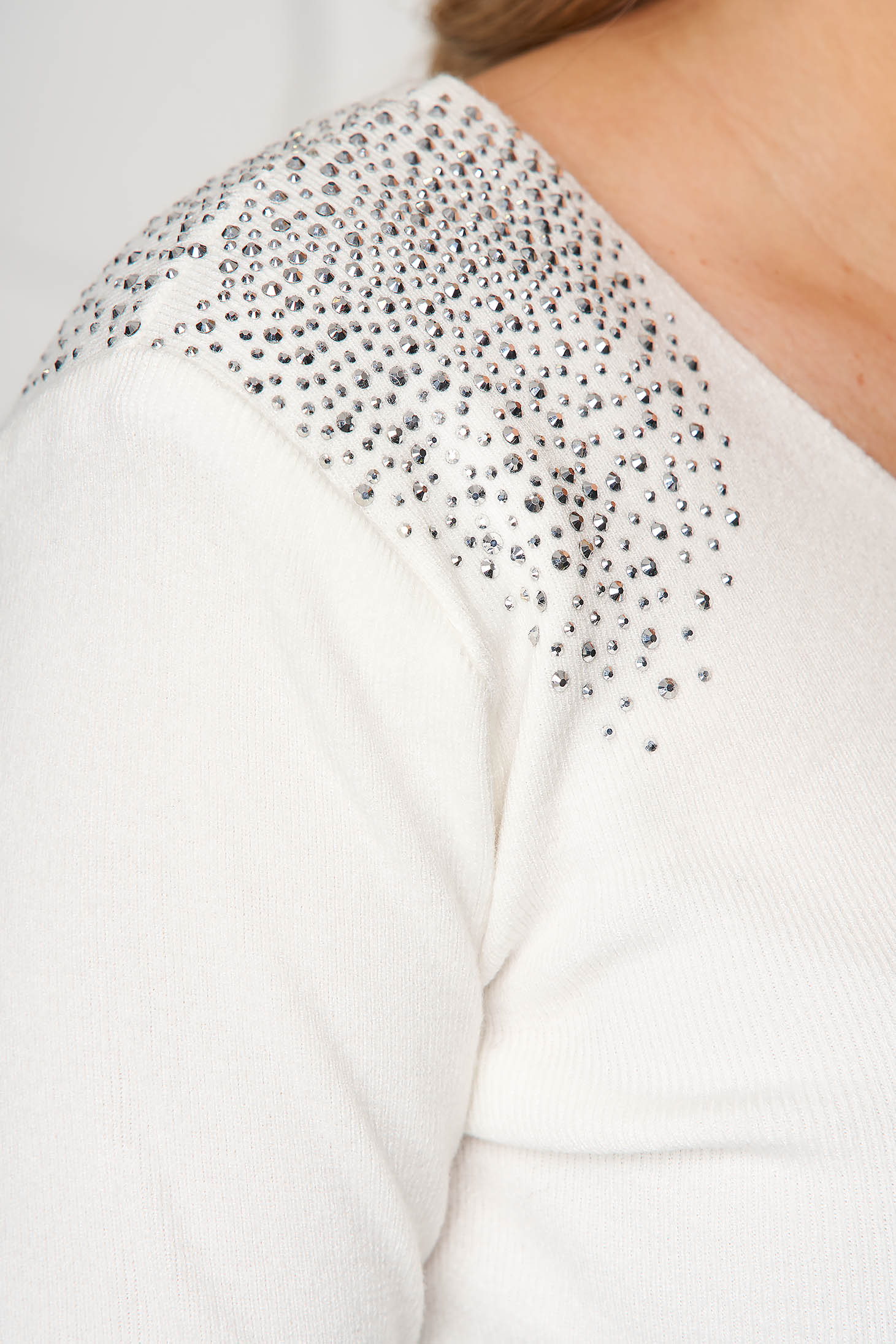 Fehér női blúz kötött rugalmas és finom anyagból készült csíkozott anyag szivacsos vállrésszel 4 - StarShinerS.hu