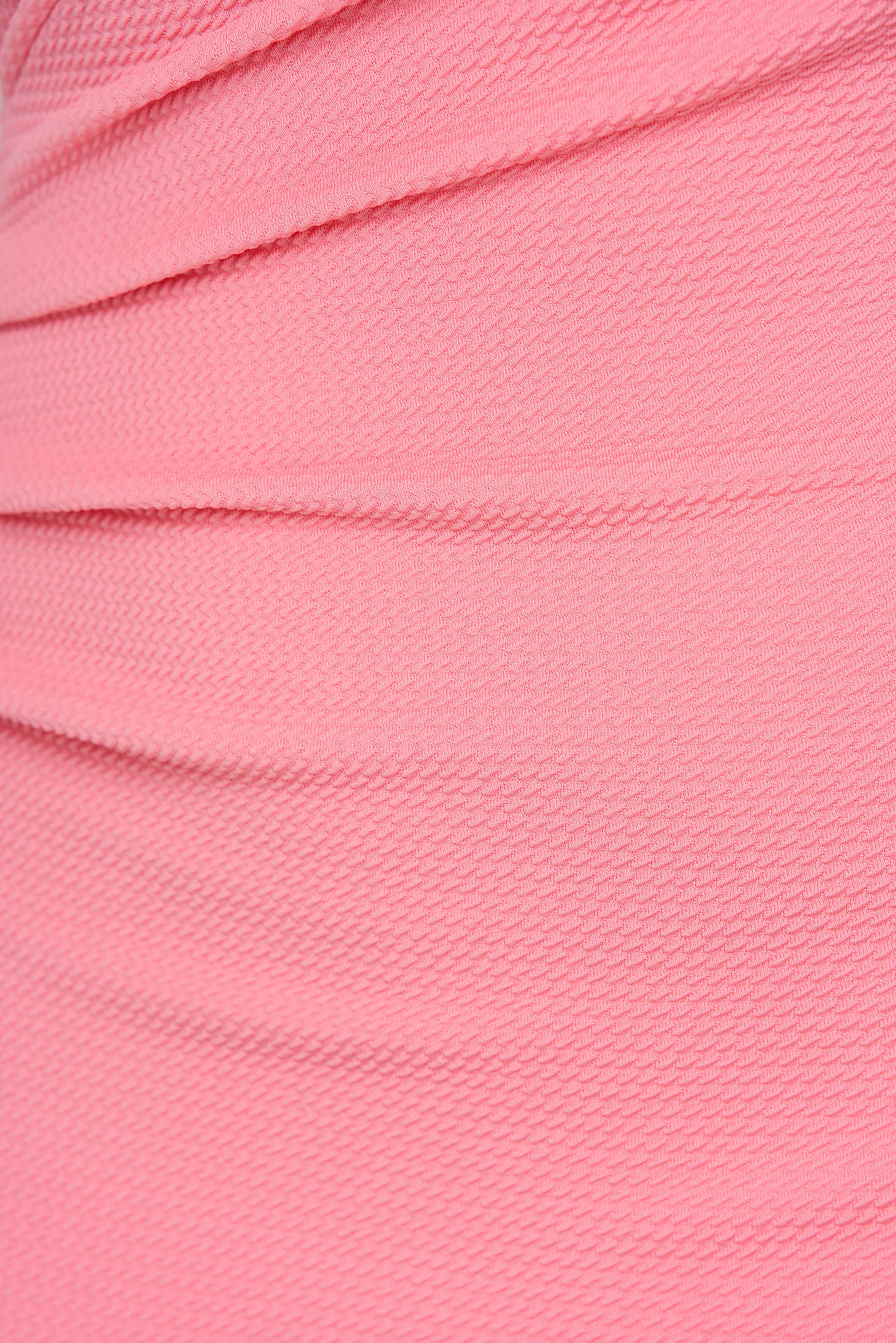 Rochie din crep texturat roz deschis midi tip creion cu decolteu petrecut - StarShinerS 4 - StarShinerS.ro