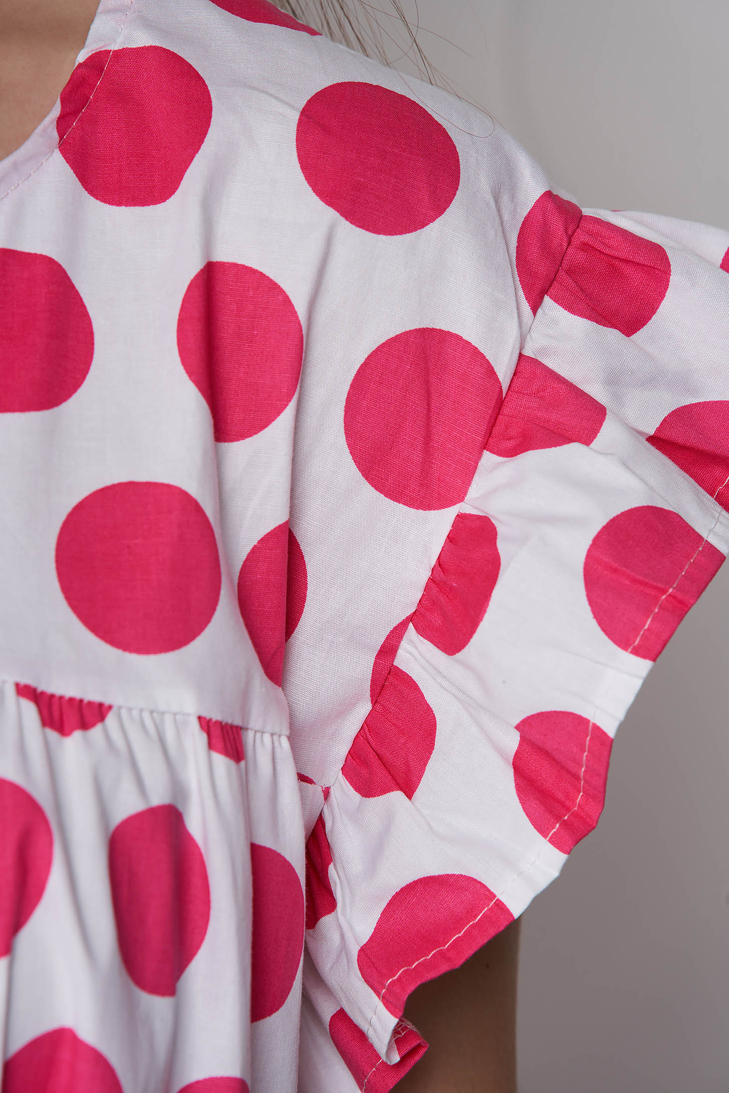 Pink bő szabású fodros rövid pöttyös ruha vékony szövetből 4 - StarShinerS.hu