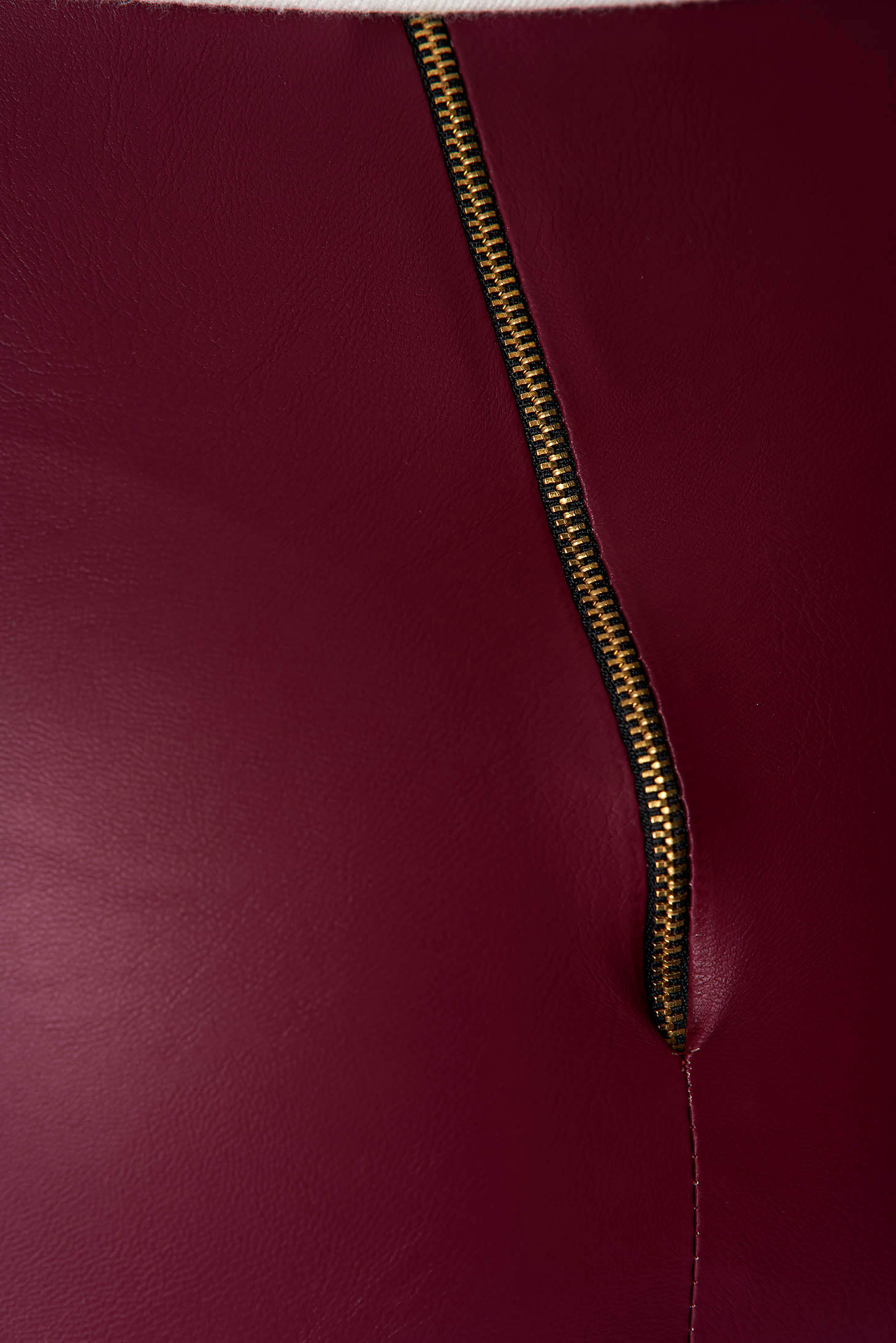 Rövid burgundy műbőr ceruza szoknya enyhén rugalmas anyagból 4 - StarShinerS.hu
