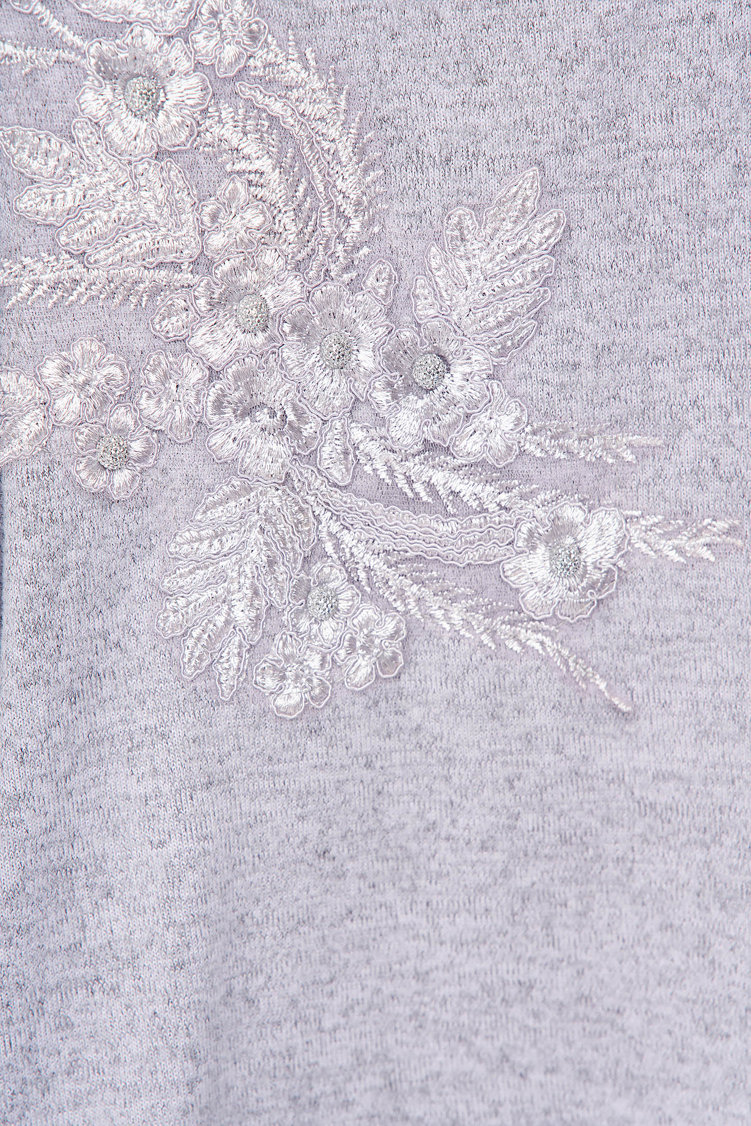 Irodai bő szabású lila női blúz virágos hímzéssel kötött vékony rugalmas anyagból 3 - StarShinerS.hu