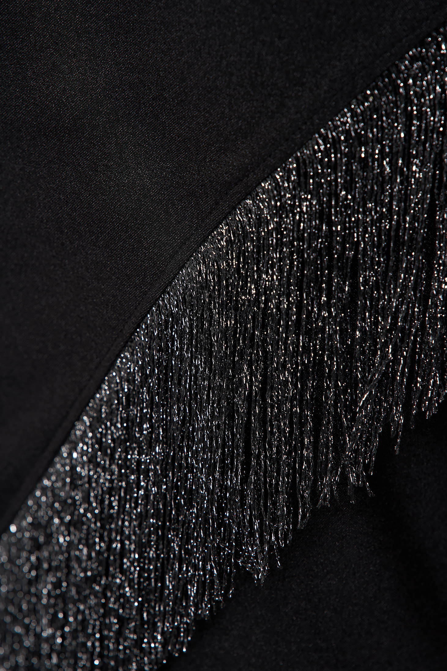 Rochie din crep neagra midi tip creion cu decolteu petrecut si franjuri decorativi - StarShinerS 5 - StarShinerS.ro