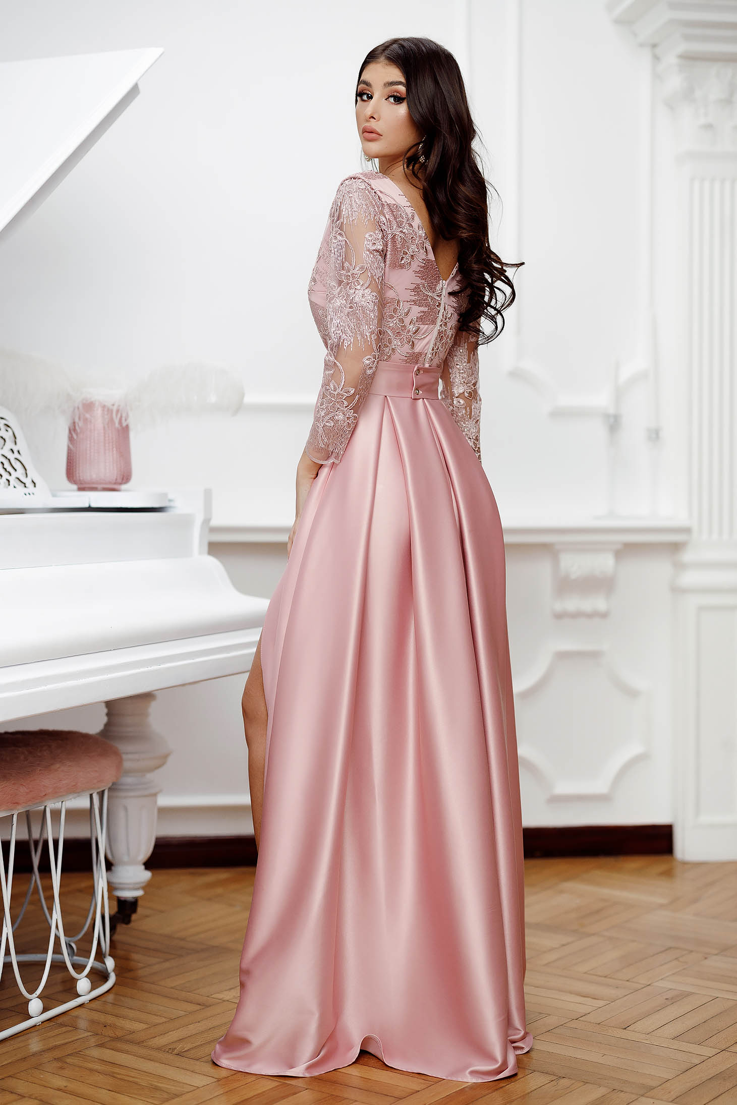 Púder rózsaszínű hosszú alkalmi harang ruha csipkés taft anyagból 2 - StarShinerS.hu