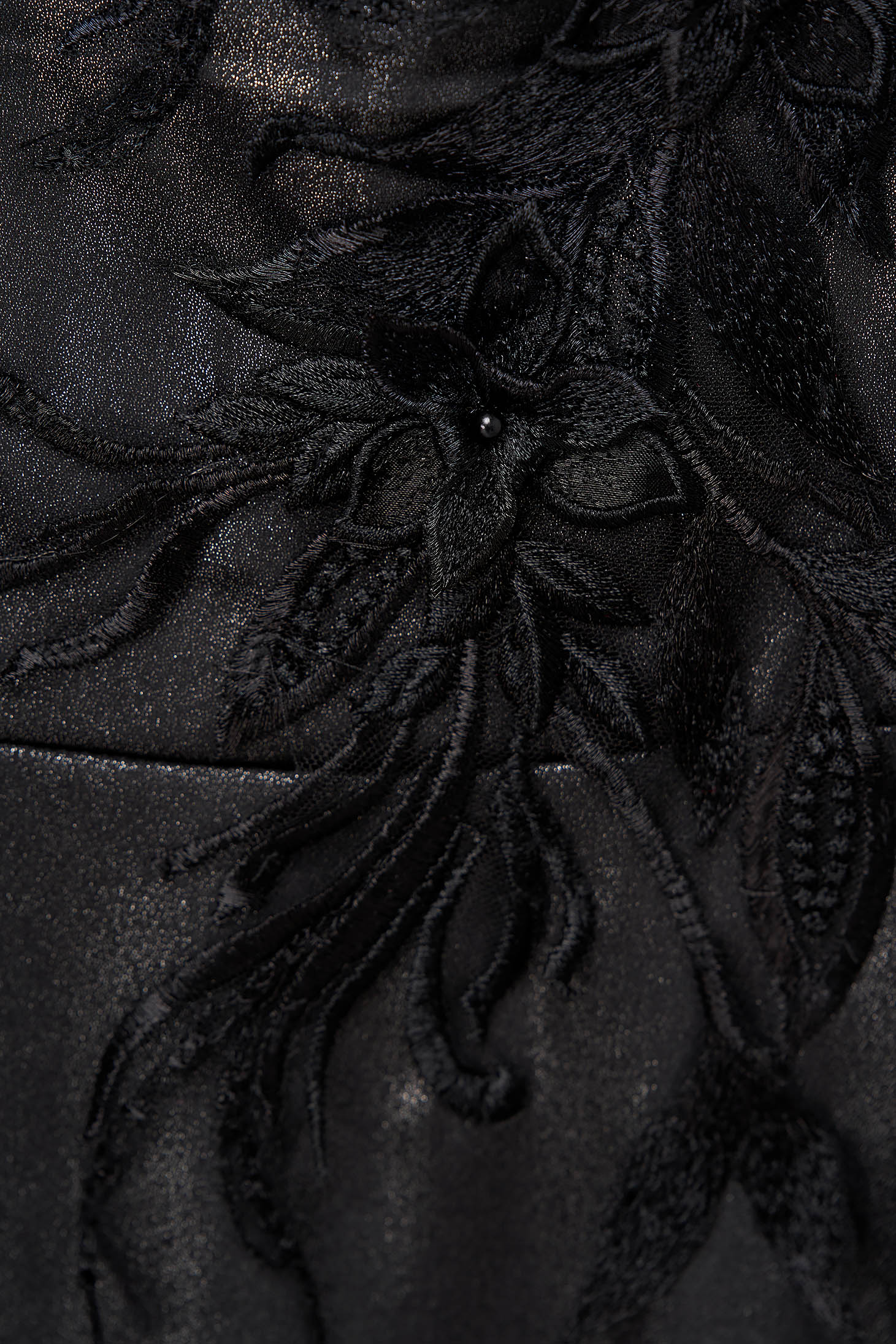 Fekete StarShinerS midi alkalmi aszimetrikus harang ruha szaténból virágos hímzéssel 4 - StarShinerS.hu
