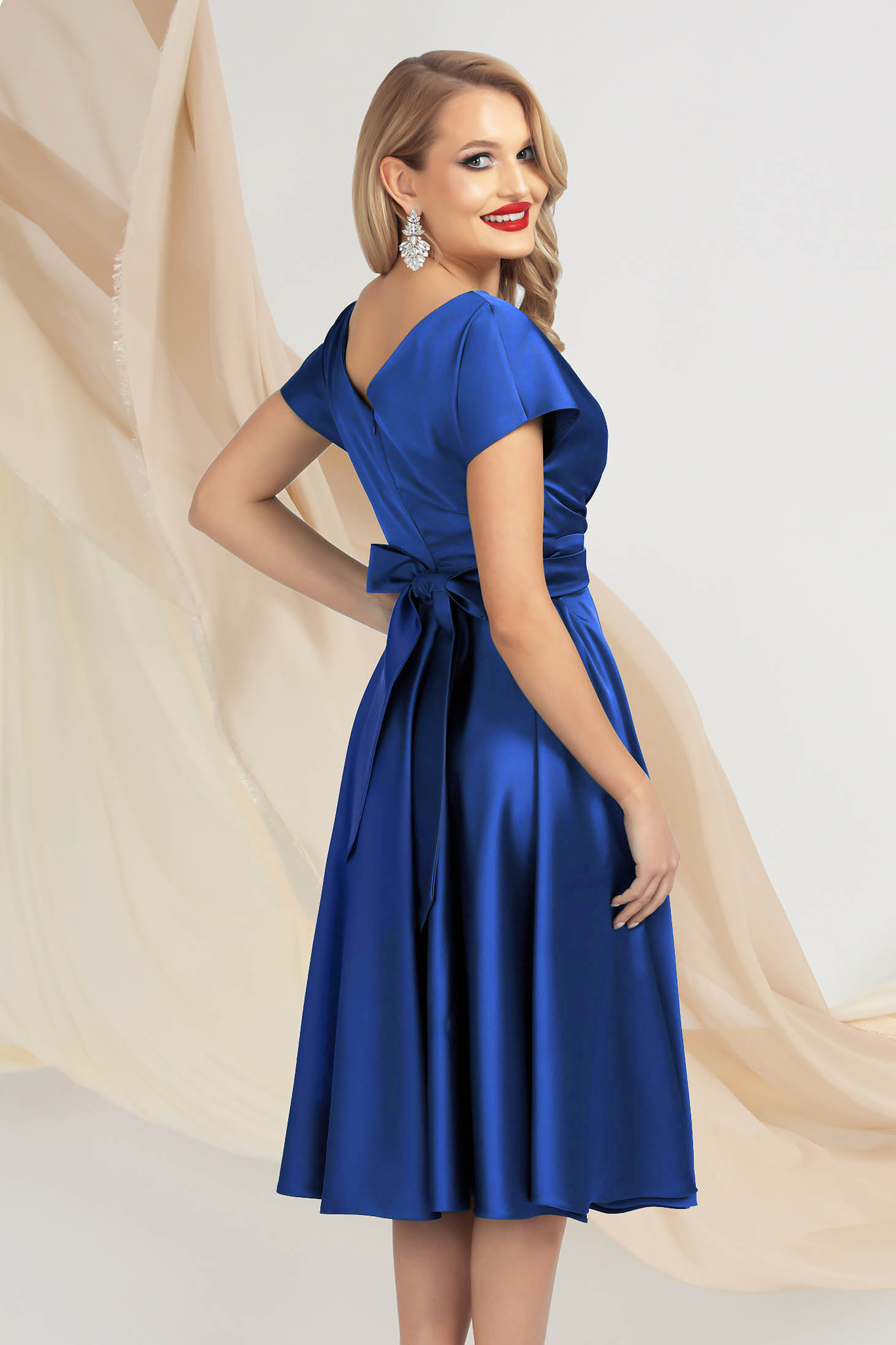 Kék harang ruha midi elegáns szaténból 3 - StarShinerS.hu