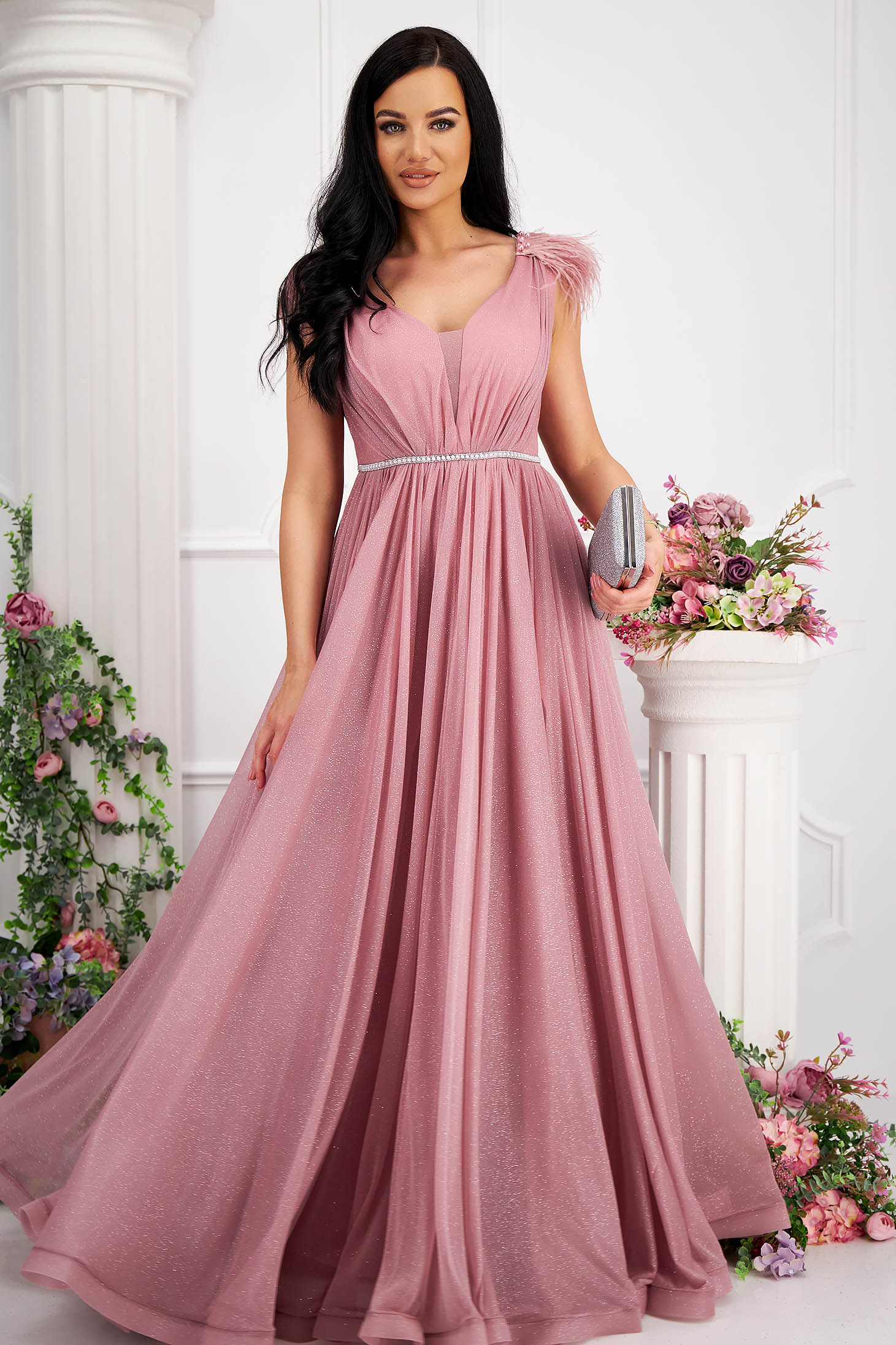 Púder rózsaszínű hosszú harang ruha tüllből csillogó és tollas díszítésekkel 2 - StarShinerS.hu
