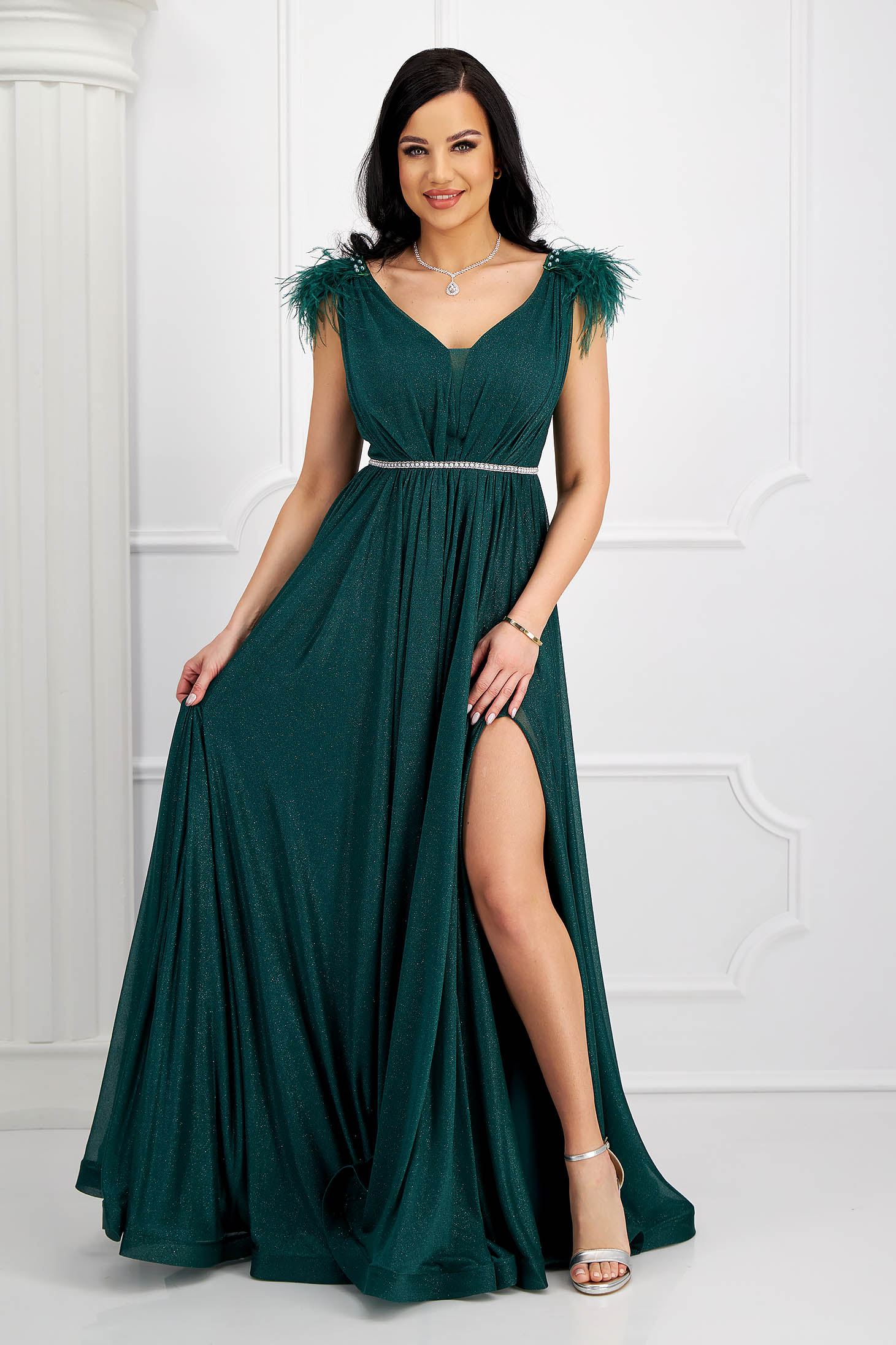 Rochie din tul cu sclipici verde-inchis lunga in clos cu pene pe umeri 7 - StarShinerS.ro