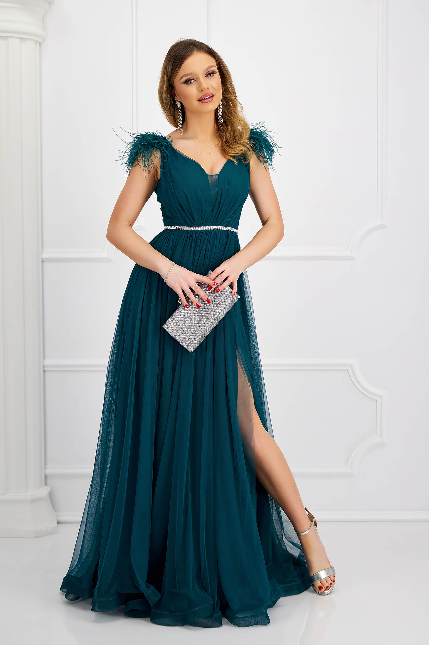 Long dark green tulle dress in a bell shape accessorized with rhinestones and feathers 4 - StarShinerS.com