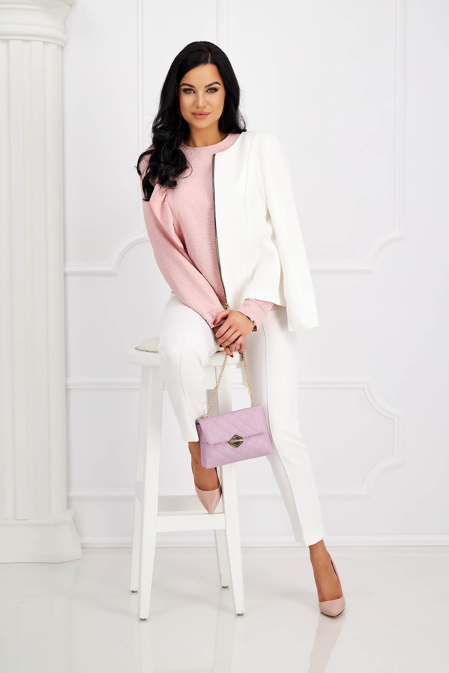 Bluza dama din georgette cu aplicatii din plumeti roz-pudra cu croi larg si volanase - SunShine 4 - StarShinerS.ro